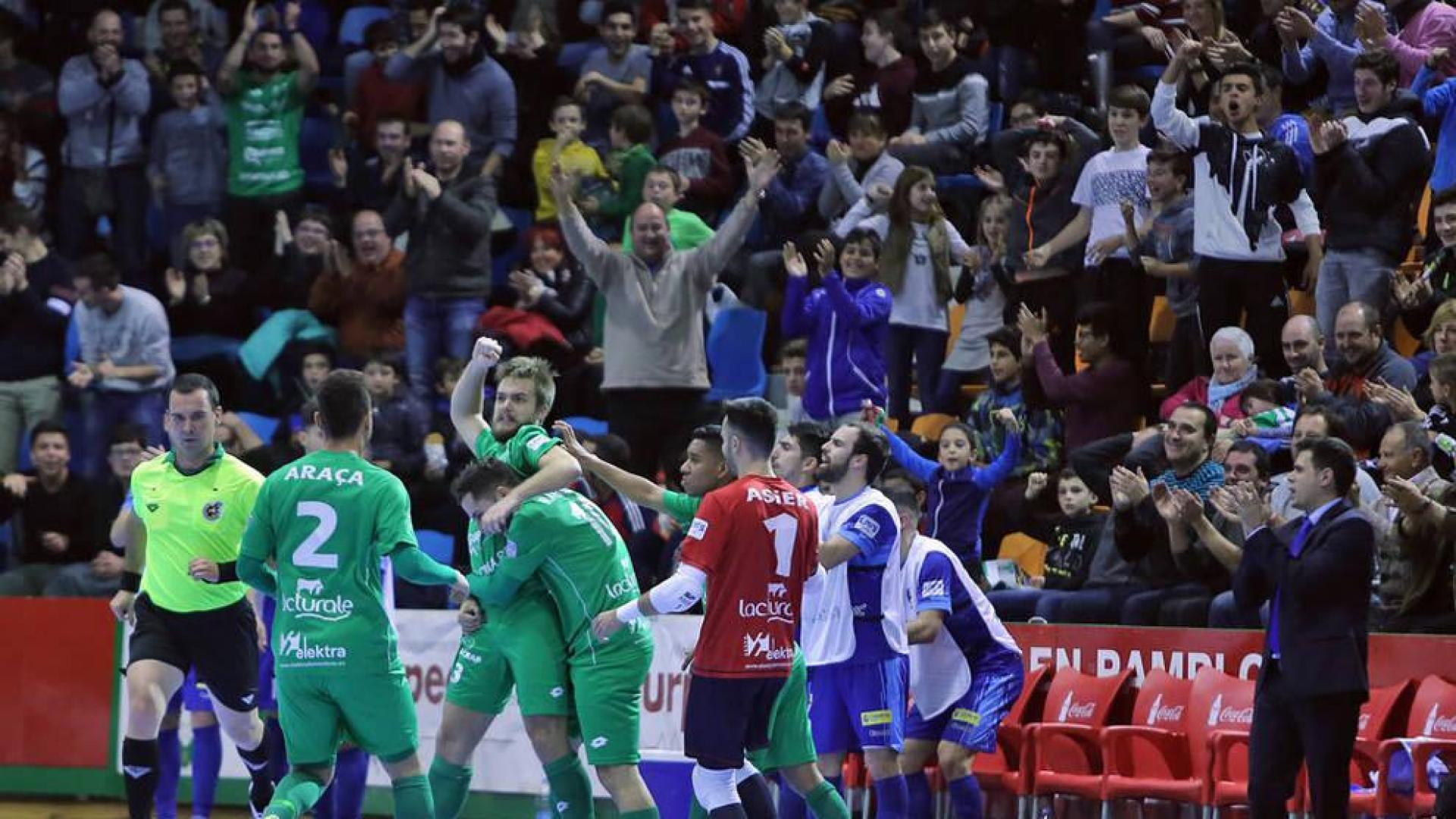 La recompensa del valiente: Osasuna Magna gana con Víctor como portero-jugador