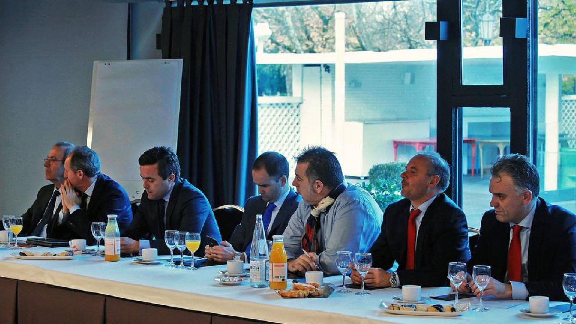 Un grupo de asistentes al acto, durante el desayuno de trabajo de Banco Popular y Diario de Navarra.