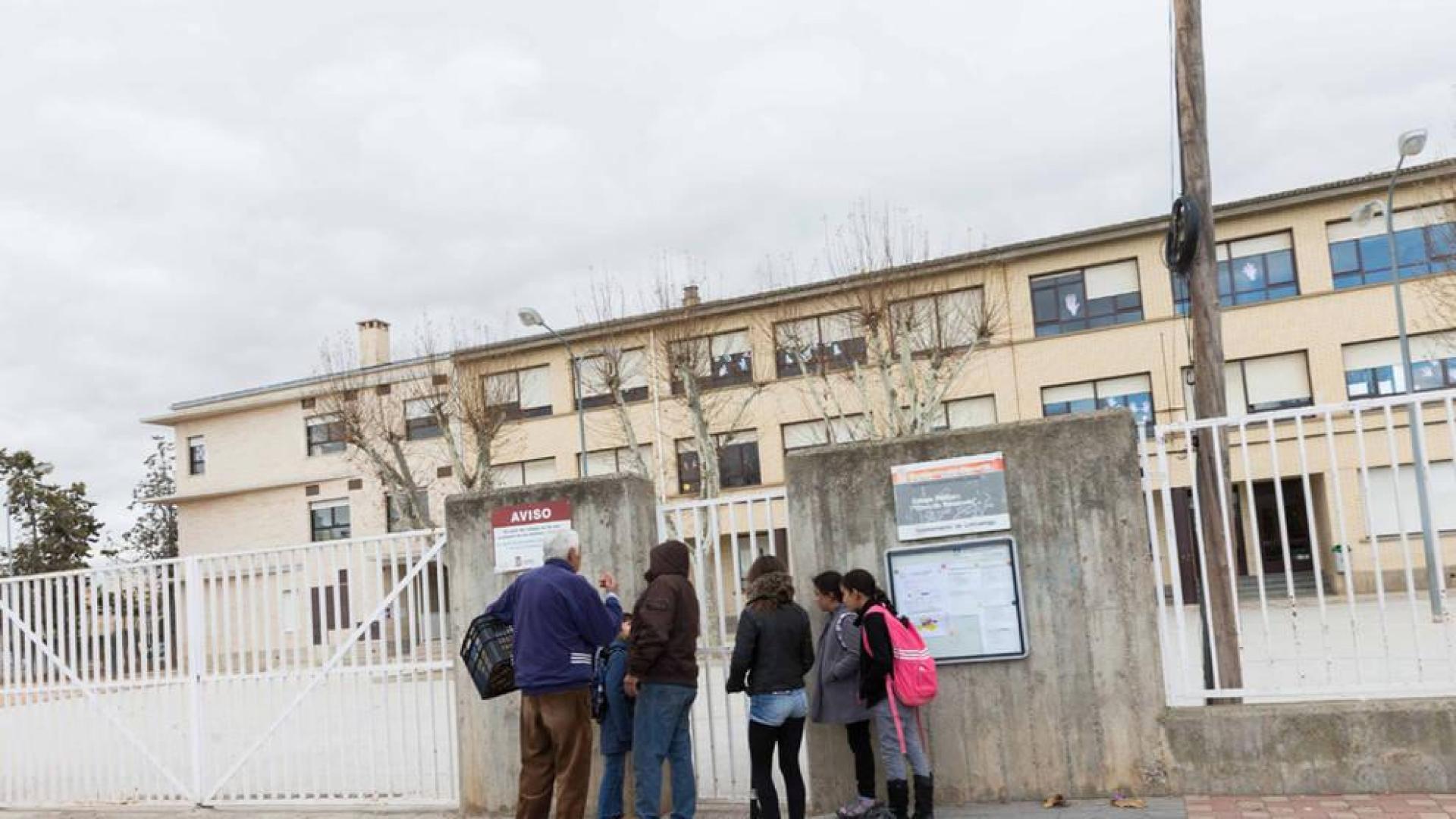 Cartas y dibujos de despedida al fallecido en la explosión de Cintruénigo