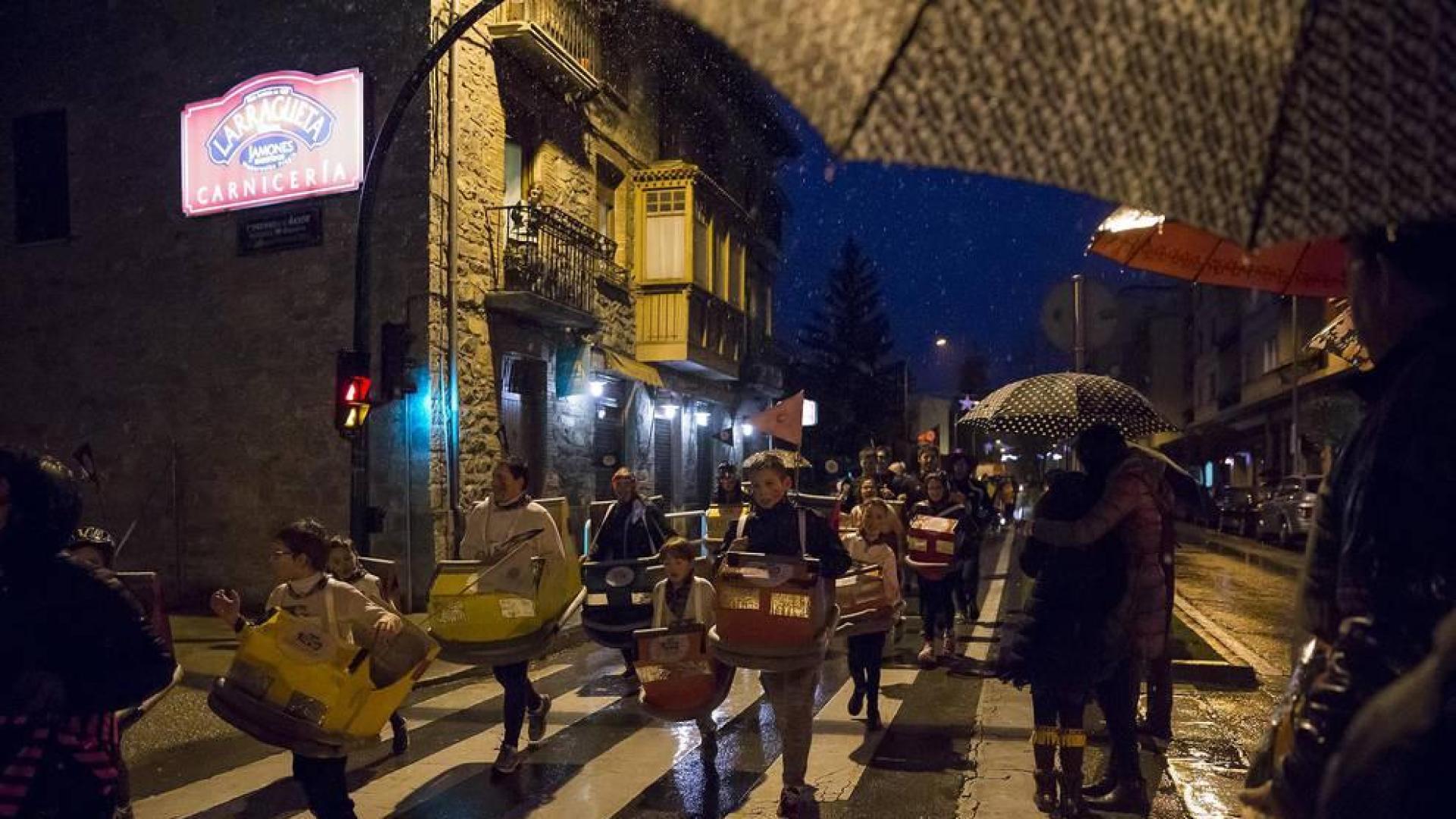Imágenes de las distintas categorías de corredores en la San Silvestre de Burlada 2017