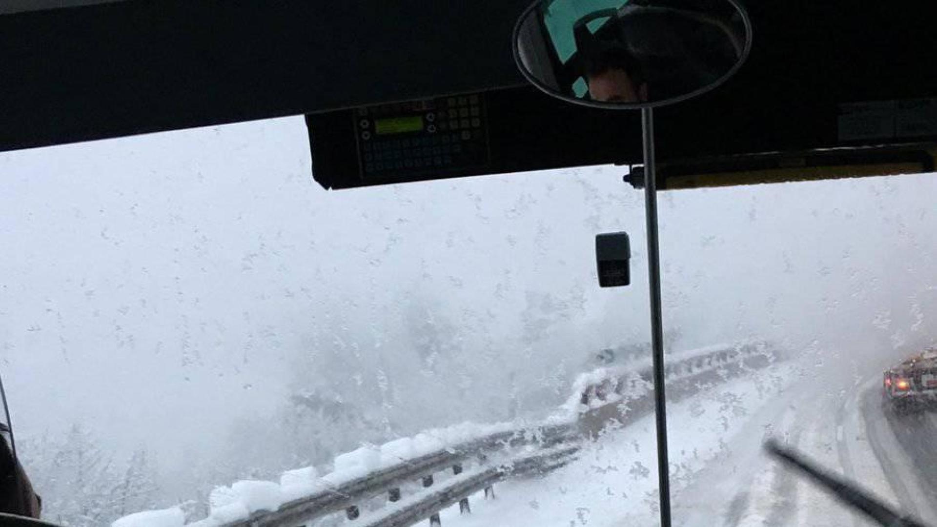 Un largo viaje teñido de blanco para el Izarra