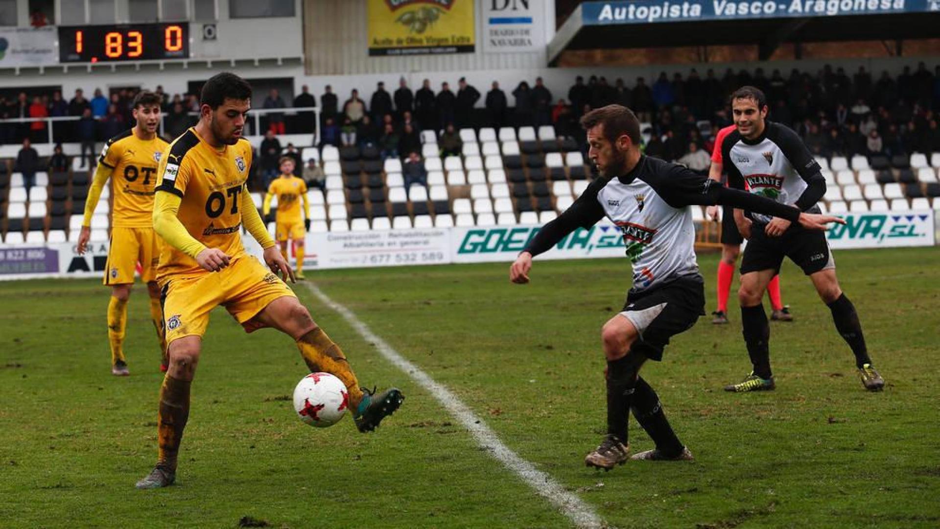 Victoria del Tudelano contra el CD Vitoria en el barro