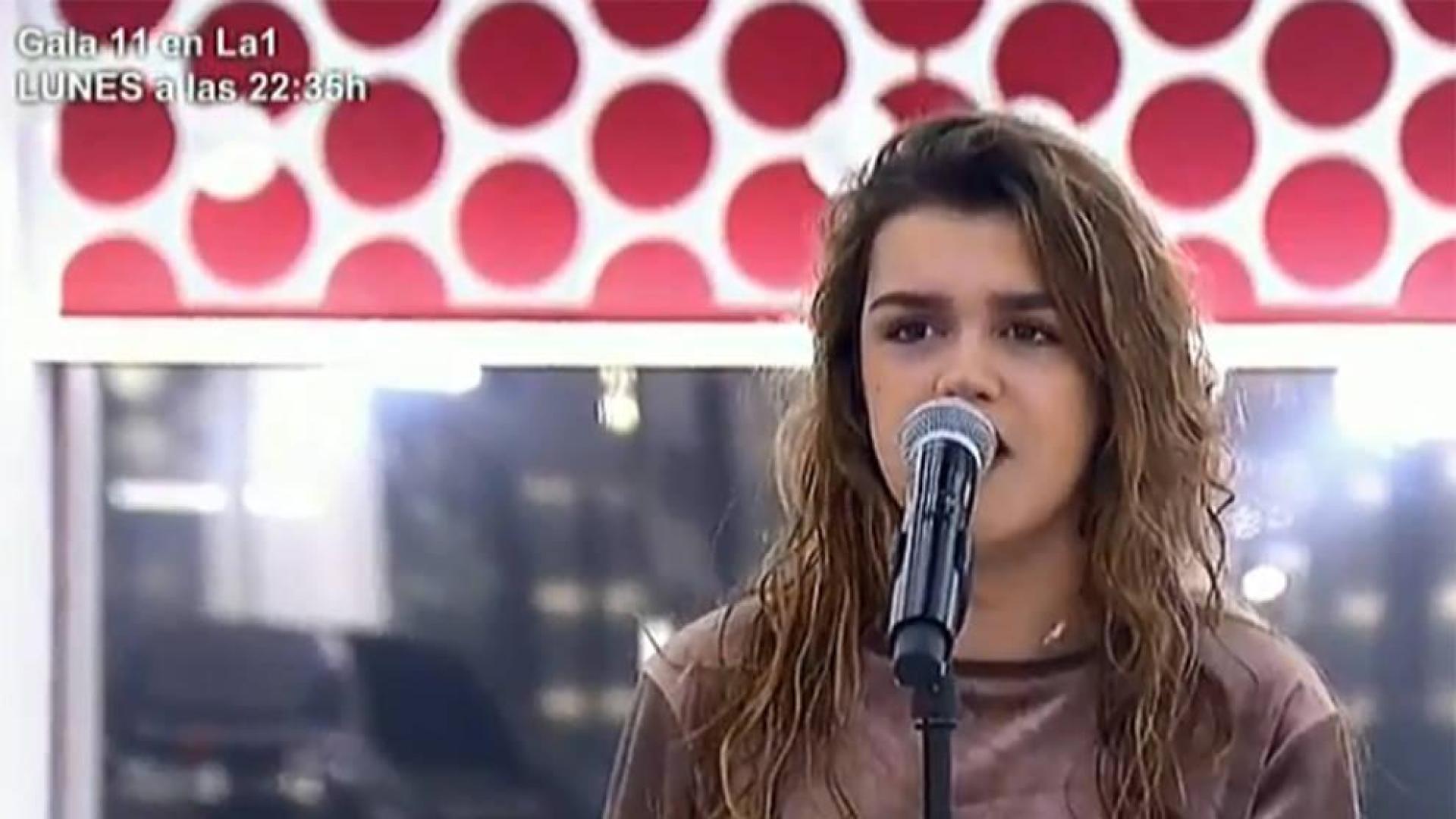 Amaia compensa su afonía con una gran expresividad en el segundo pase de micros