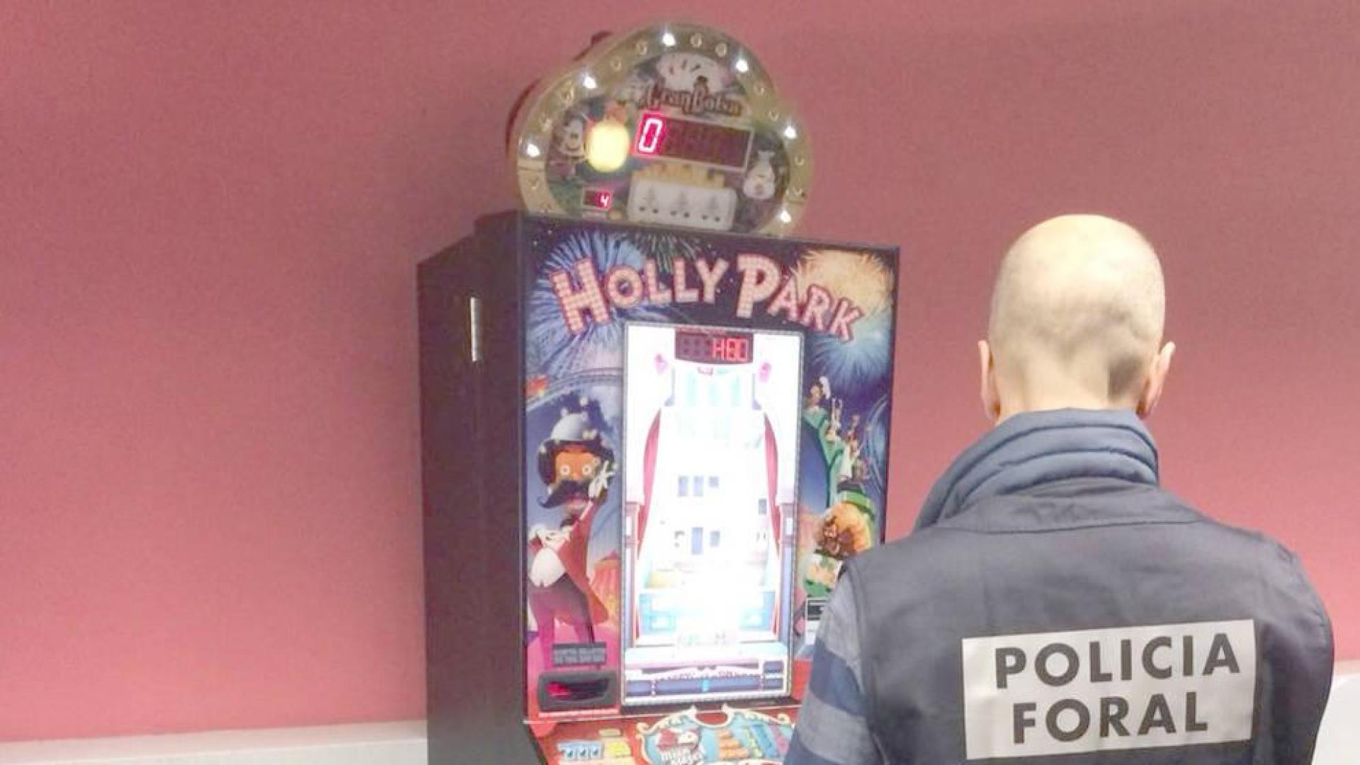 Denunciados un menor por apostar en una máquina y un bar por permitirlo en Elizondo