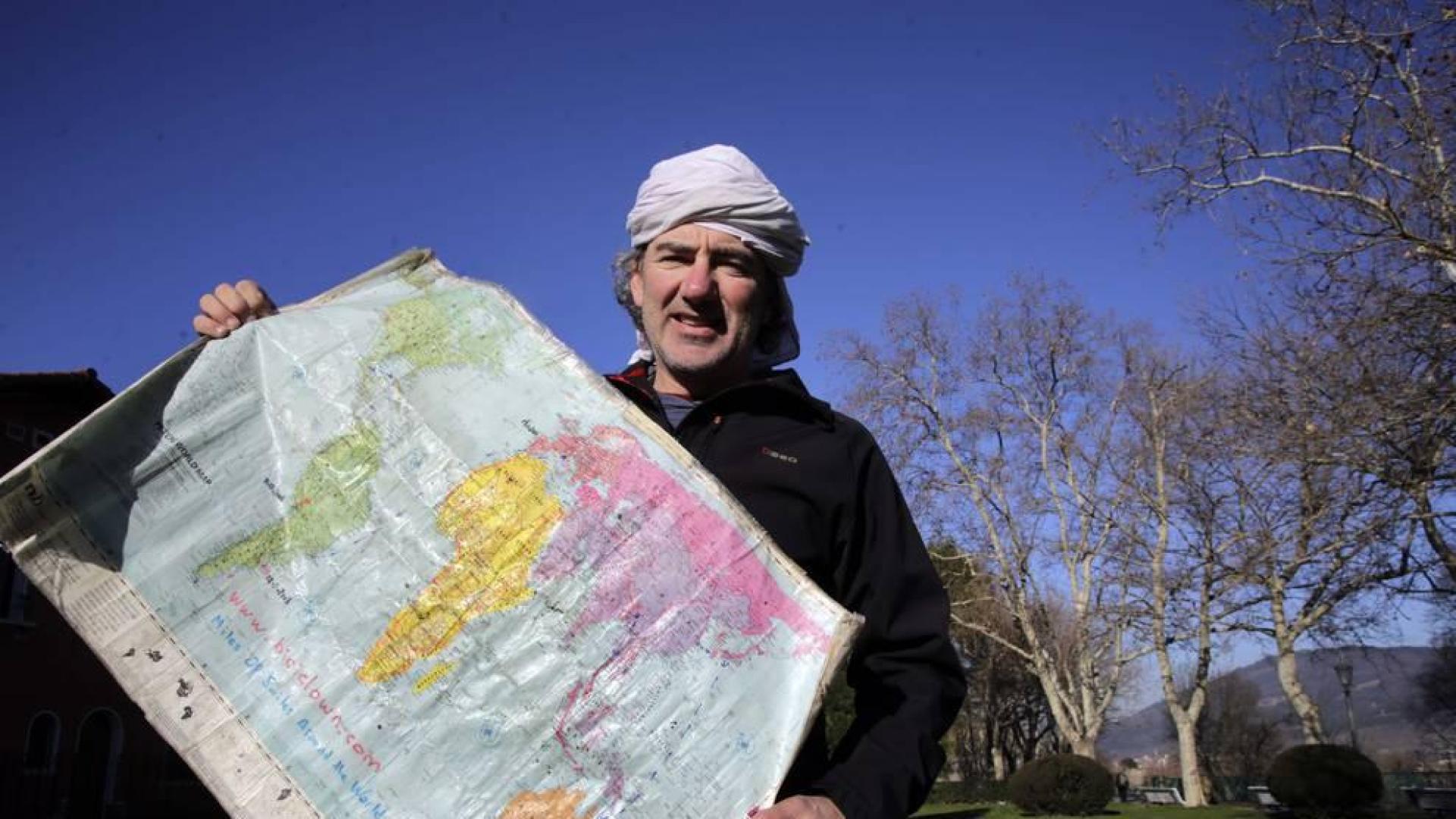 Dejó la notaría para ser payaso