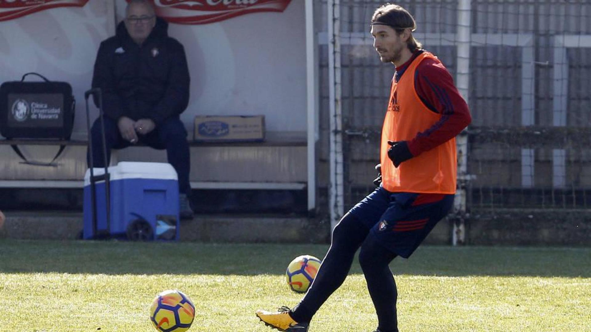 Xisco se resiente y debe parar