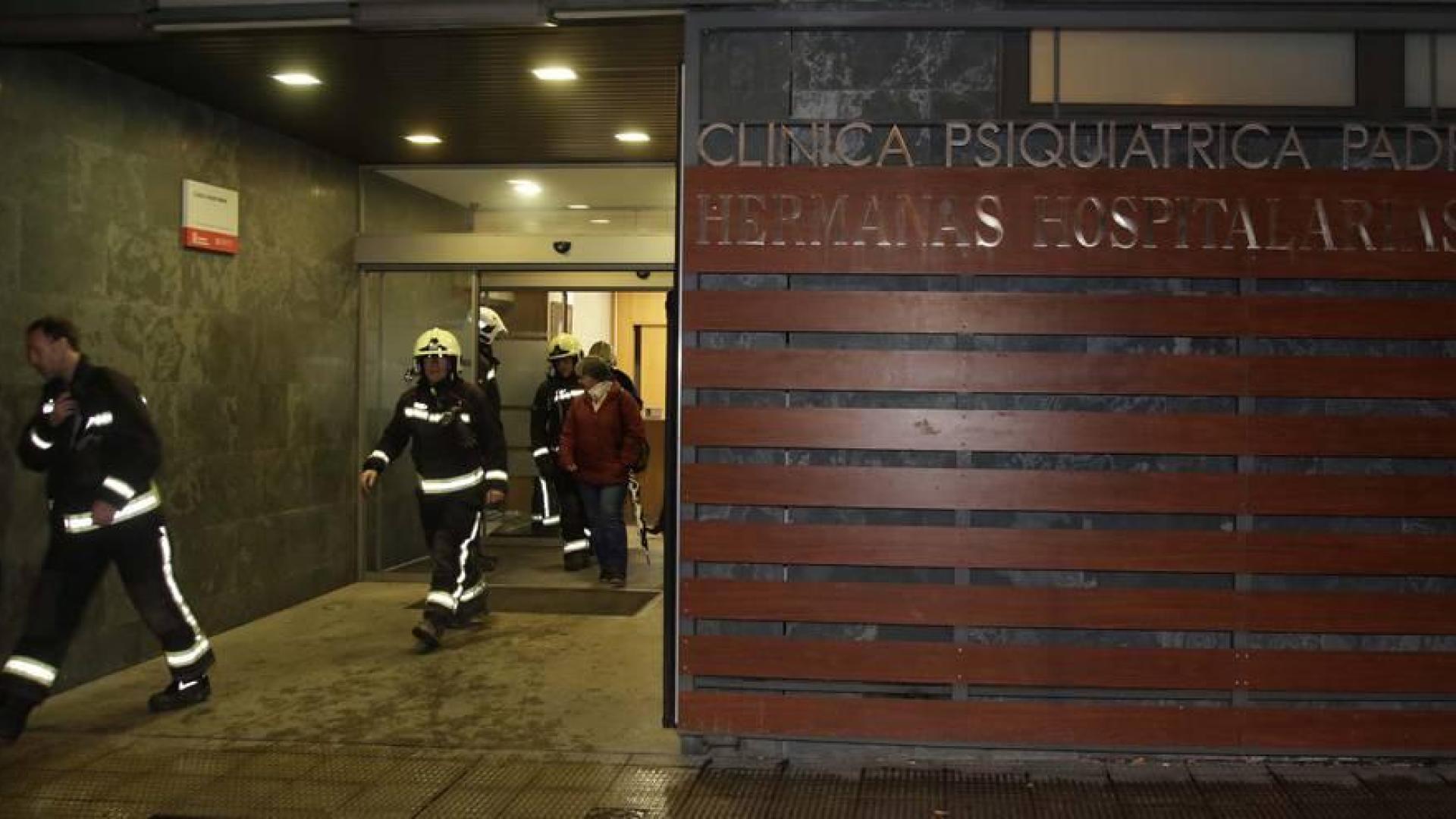 Desalojan la clínica Padre Menni por un incendio en una habitación