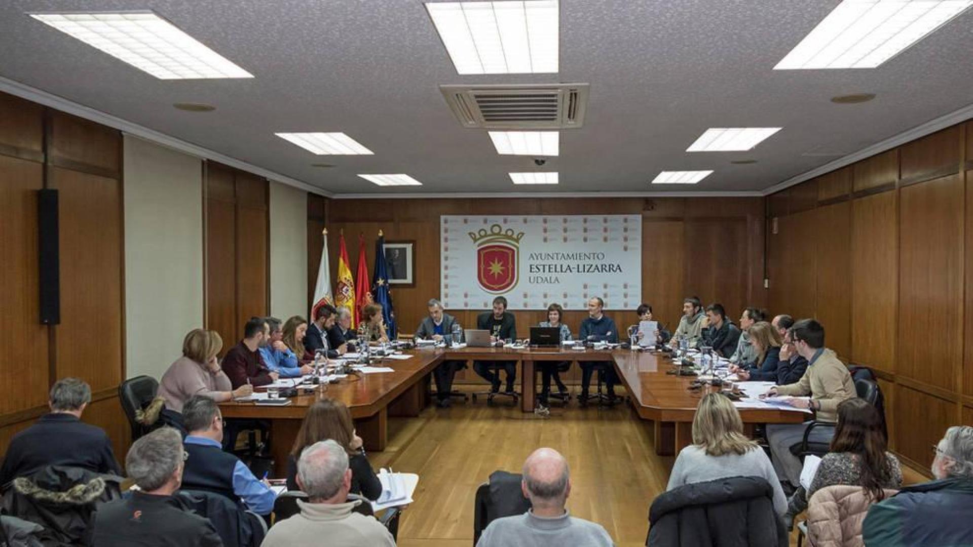El tripartito y la edil no adscrita aprueban el presupuesto de Estella
