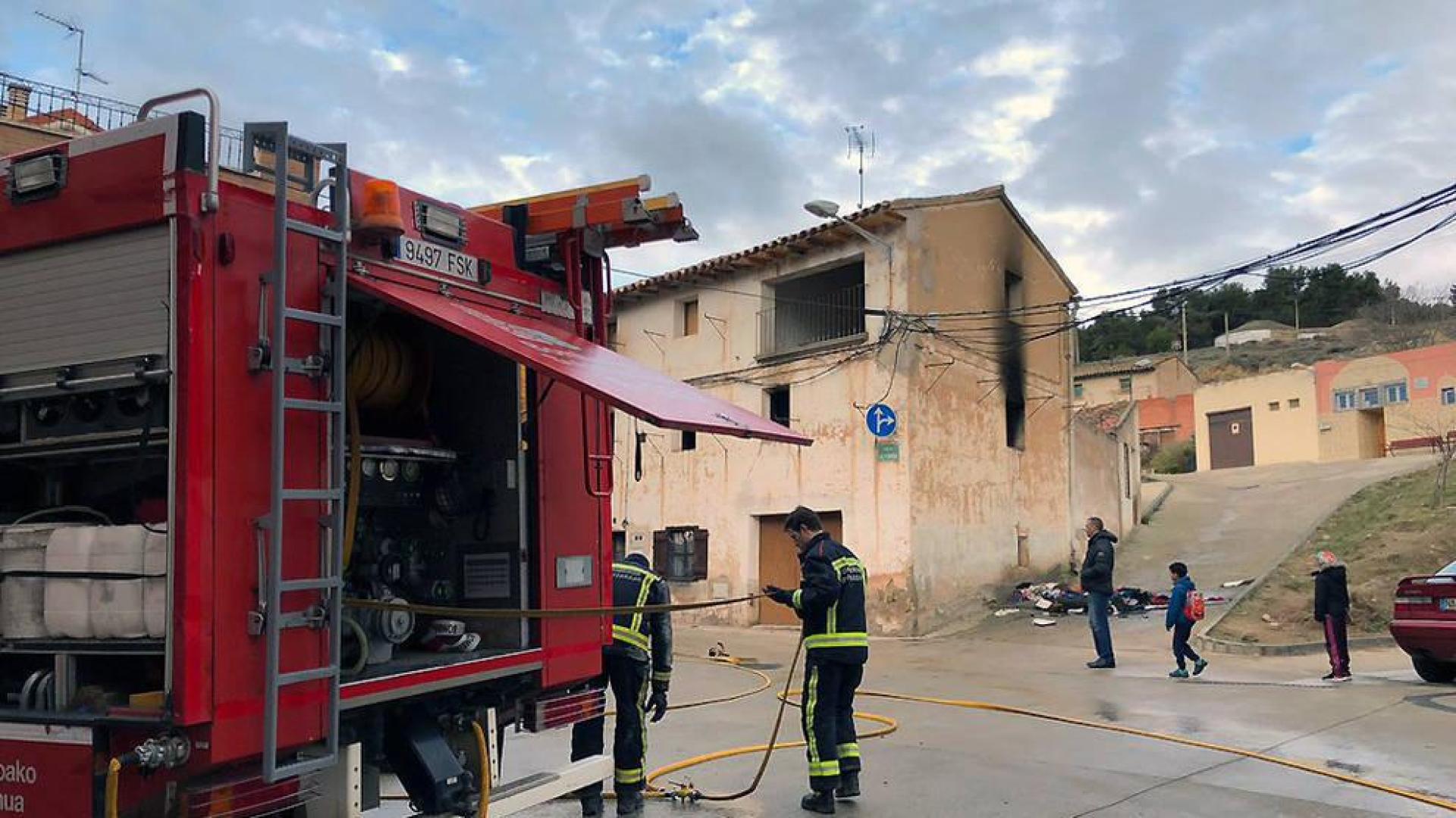 Un padre salva a sus dos hijos menores en Lodosa al incendiarse su casa