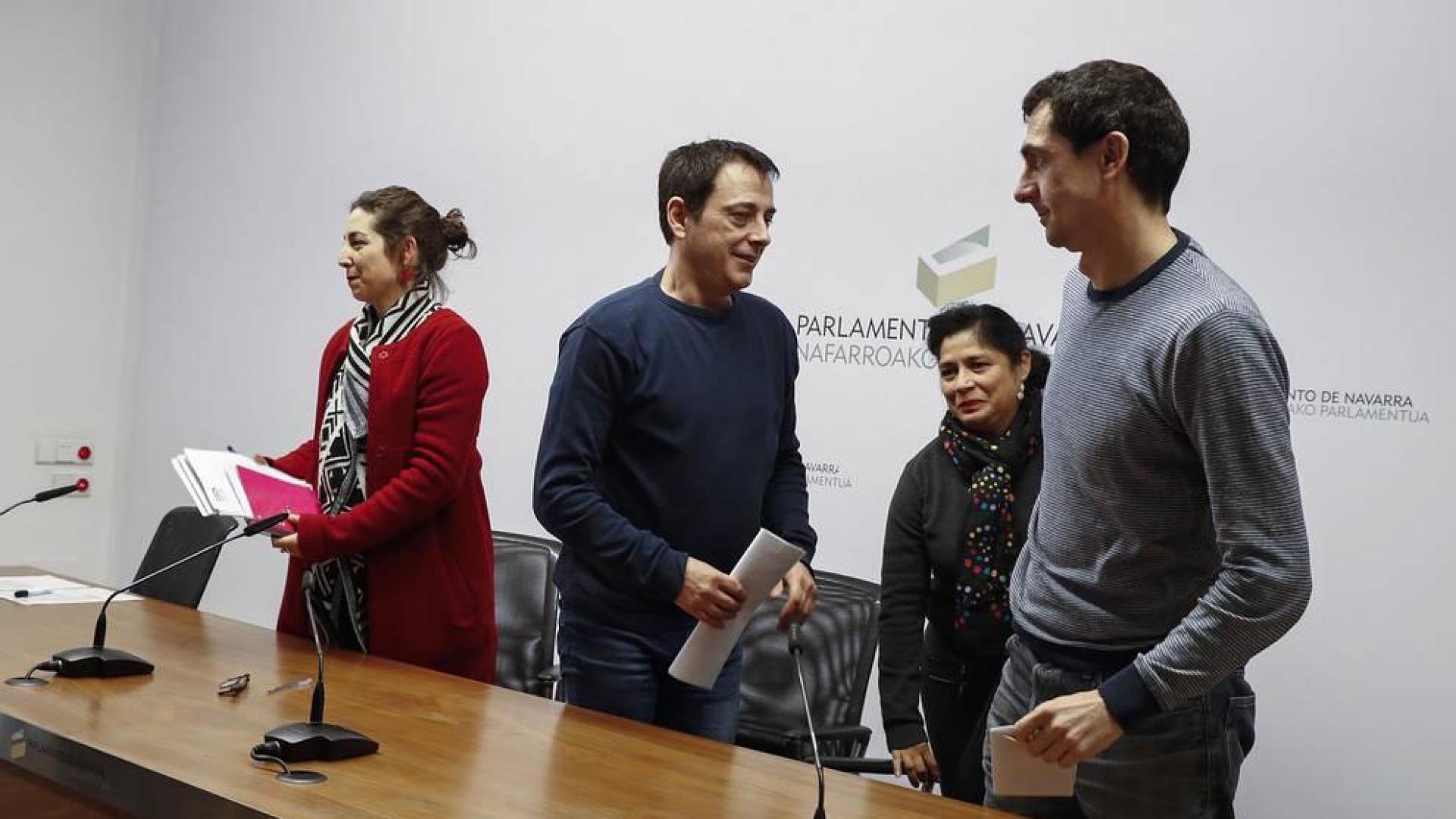 El Parlamento prevé aclarar hoy quién es el portavoz de Podemos