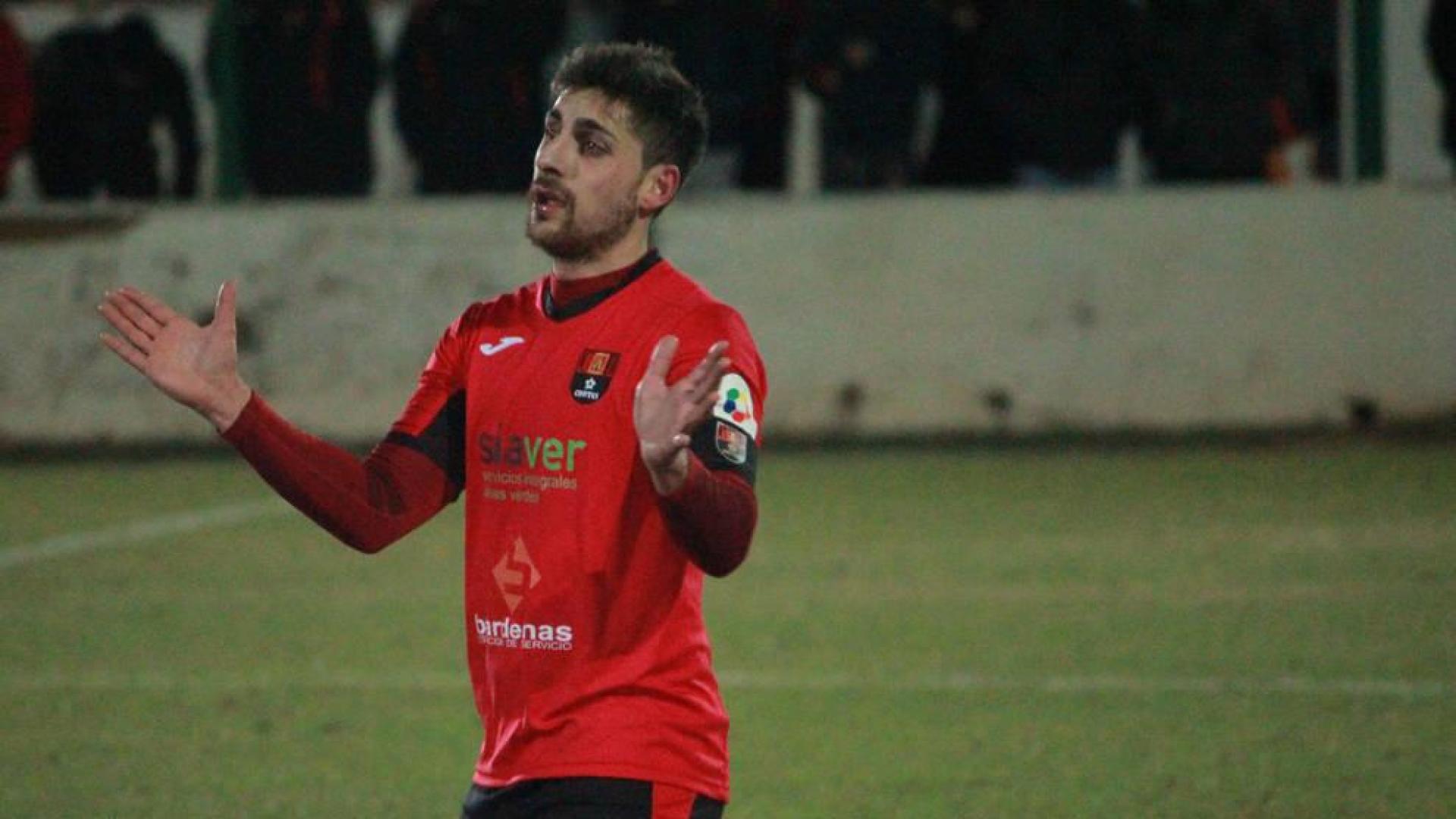 Mikel Pascual, capitán del Cortes, anima al equipo a pelear con los pies en el suelo