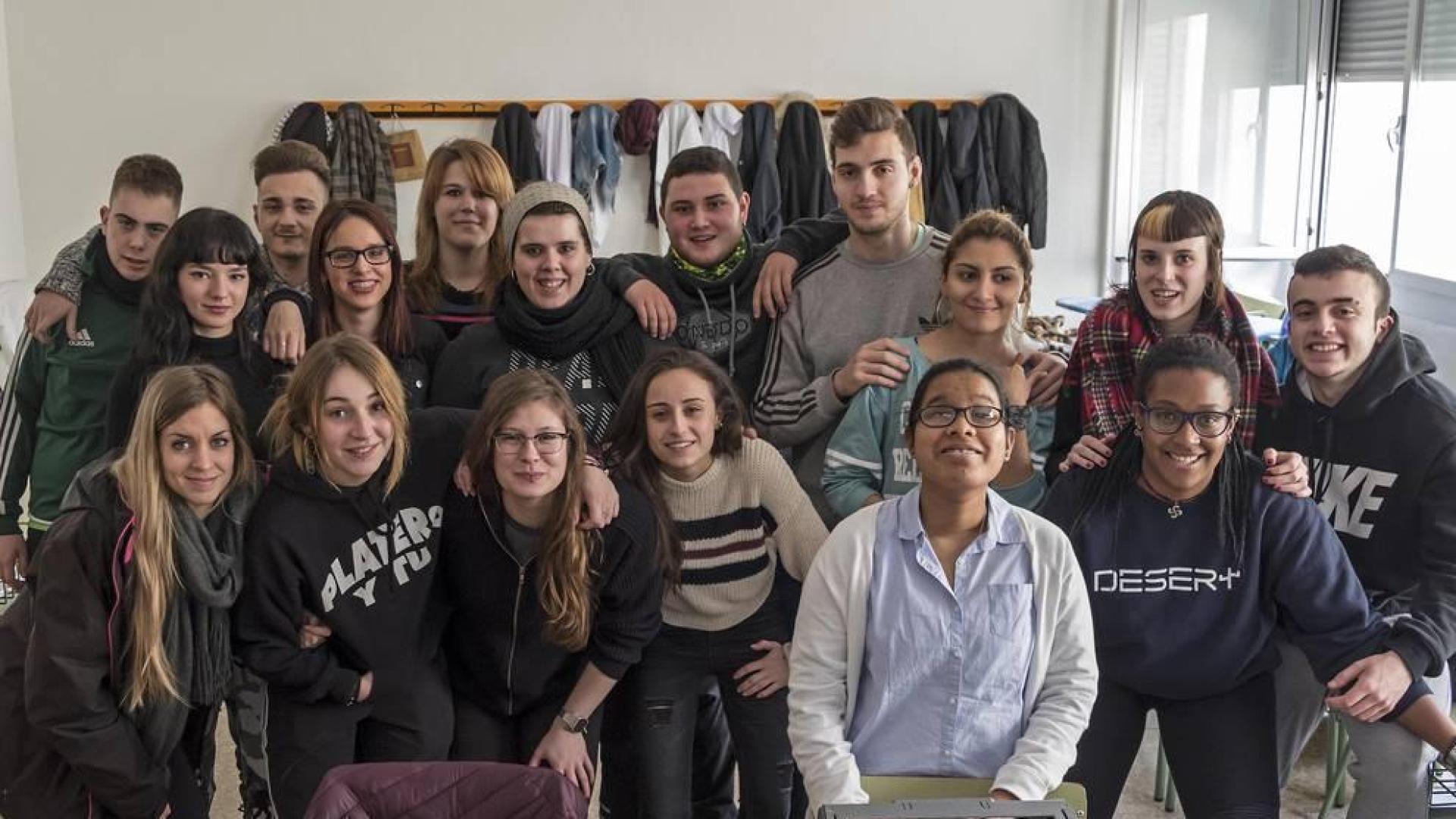 La alumna Sumi, profesora de braille en el Politécnico de Estella