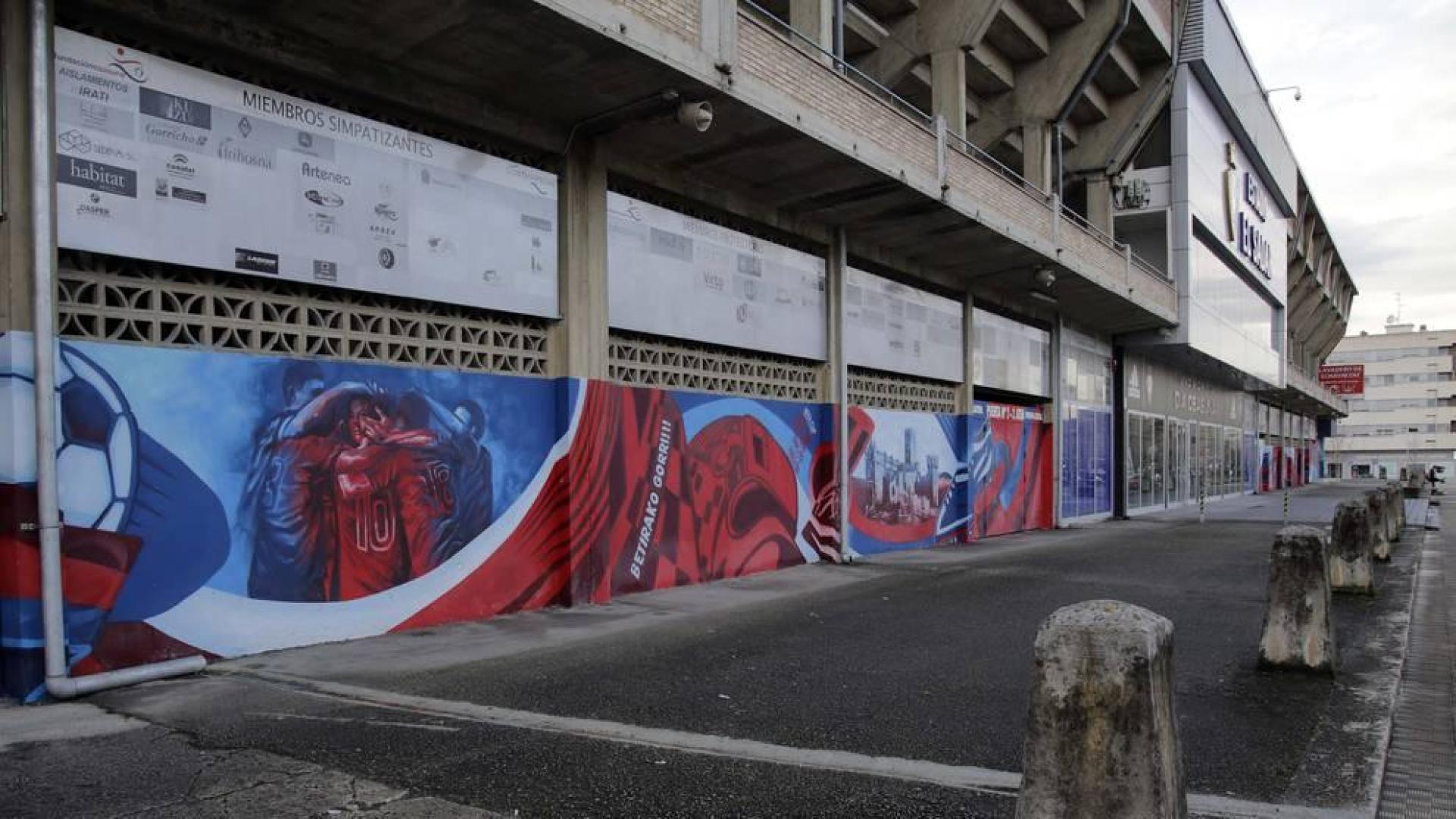 El estadio ganará espacio hasta los pilones de fuera y será más alto