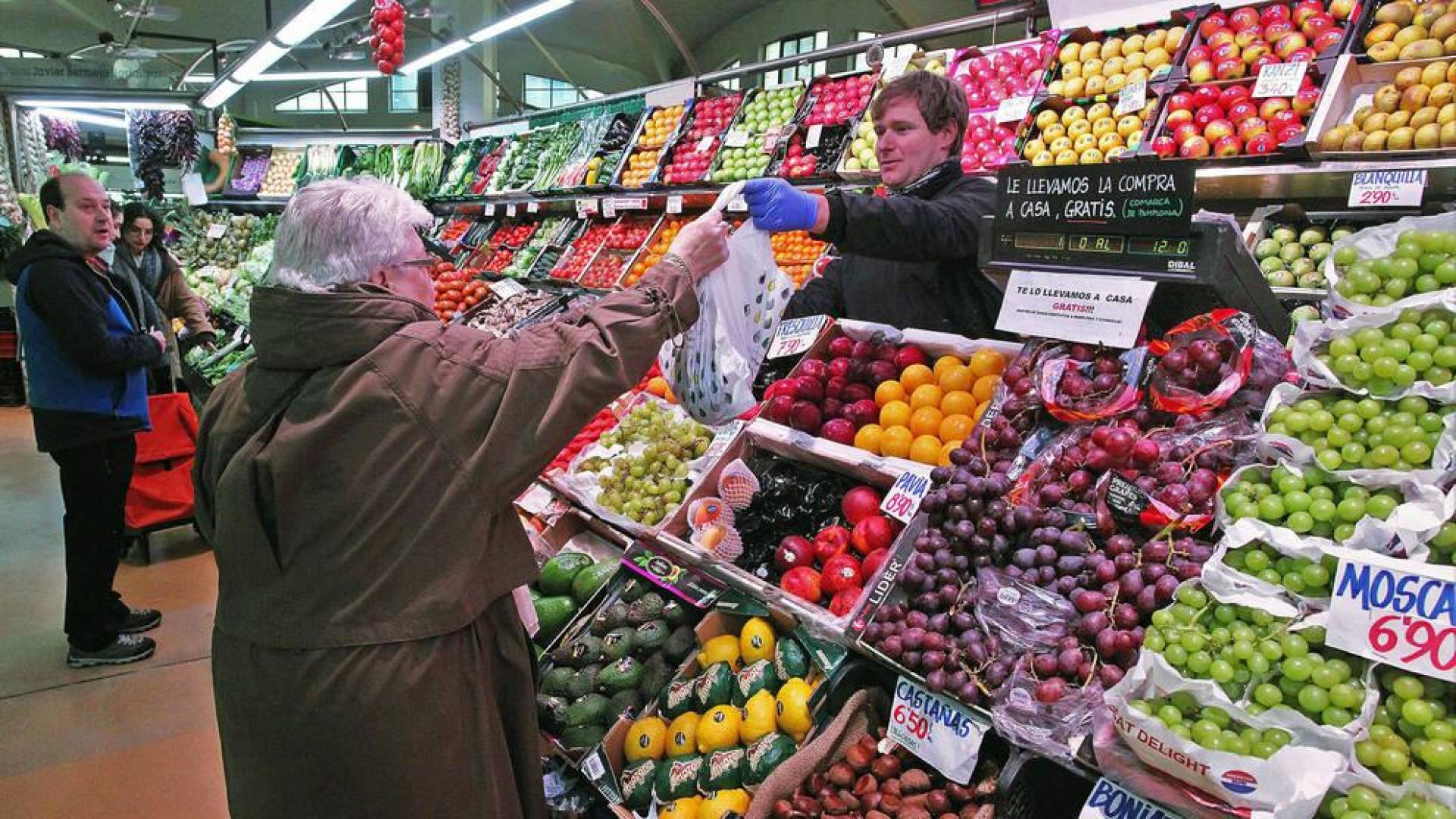 El cobro de bolsas de plástico en el pequeño comercio previsto para el 1 de marzo se aplaza