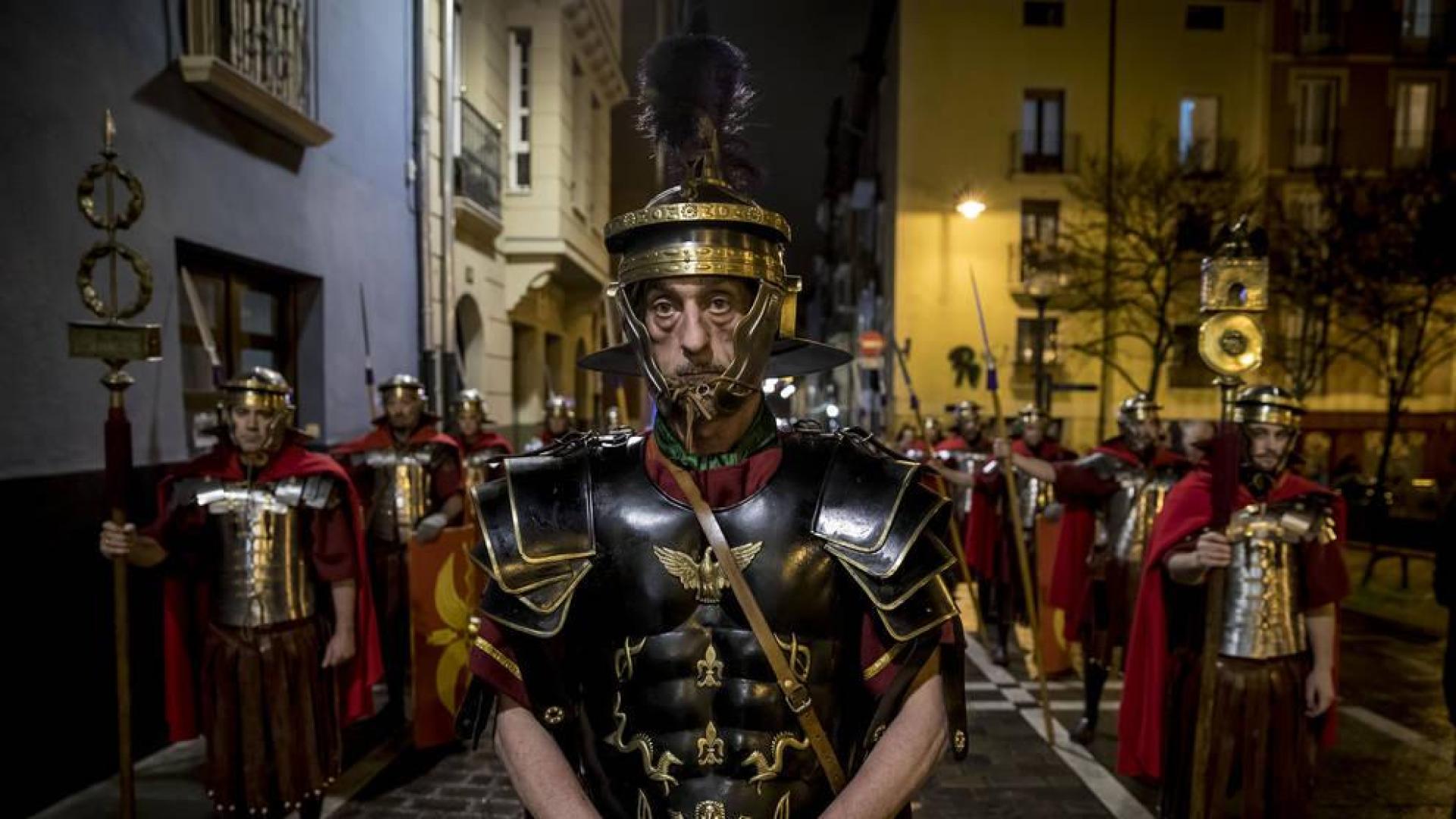 Ocho rostros en una familia de 4.000