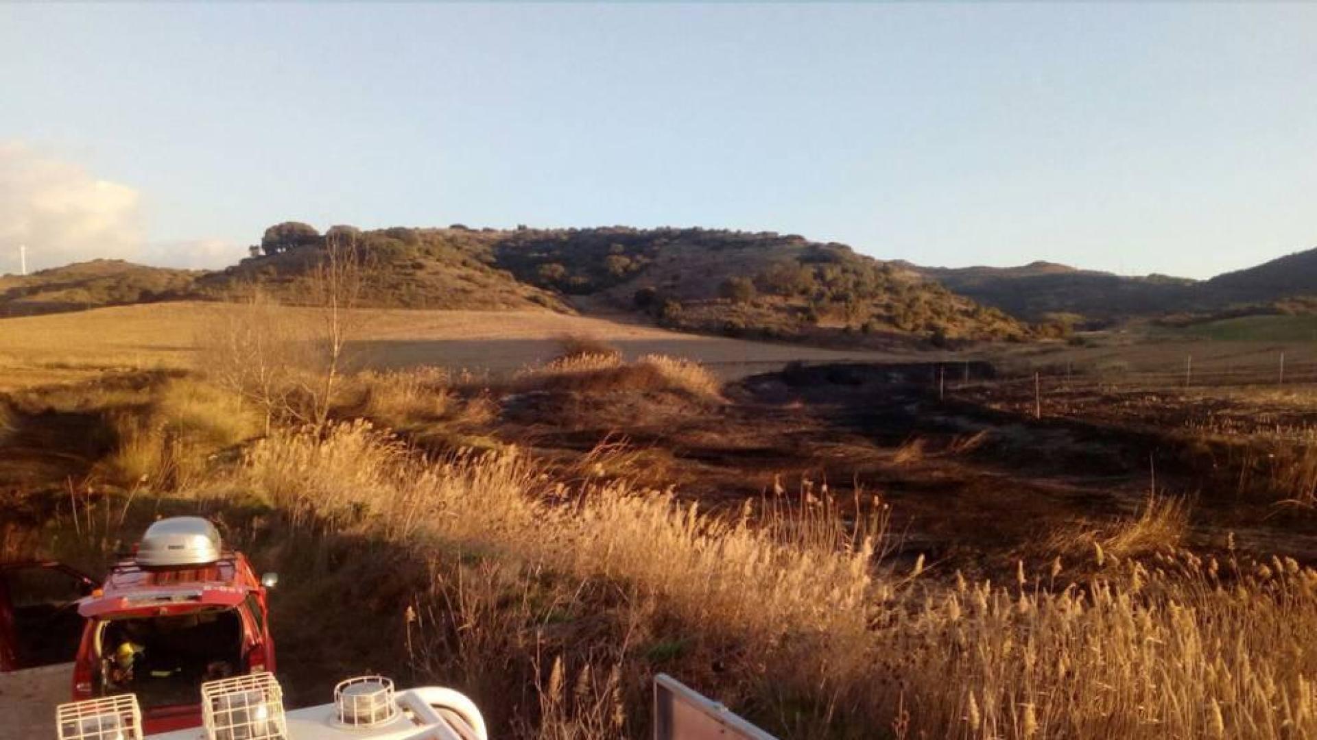 Un incendio en Obanos afecta a dos hectáreas de juncos y ribazos