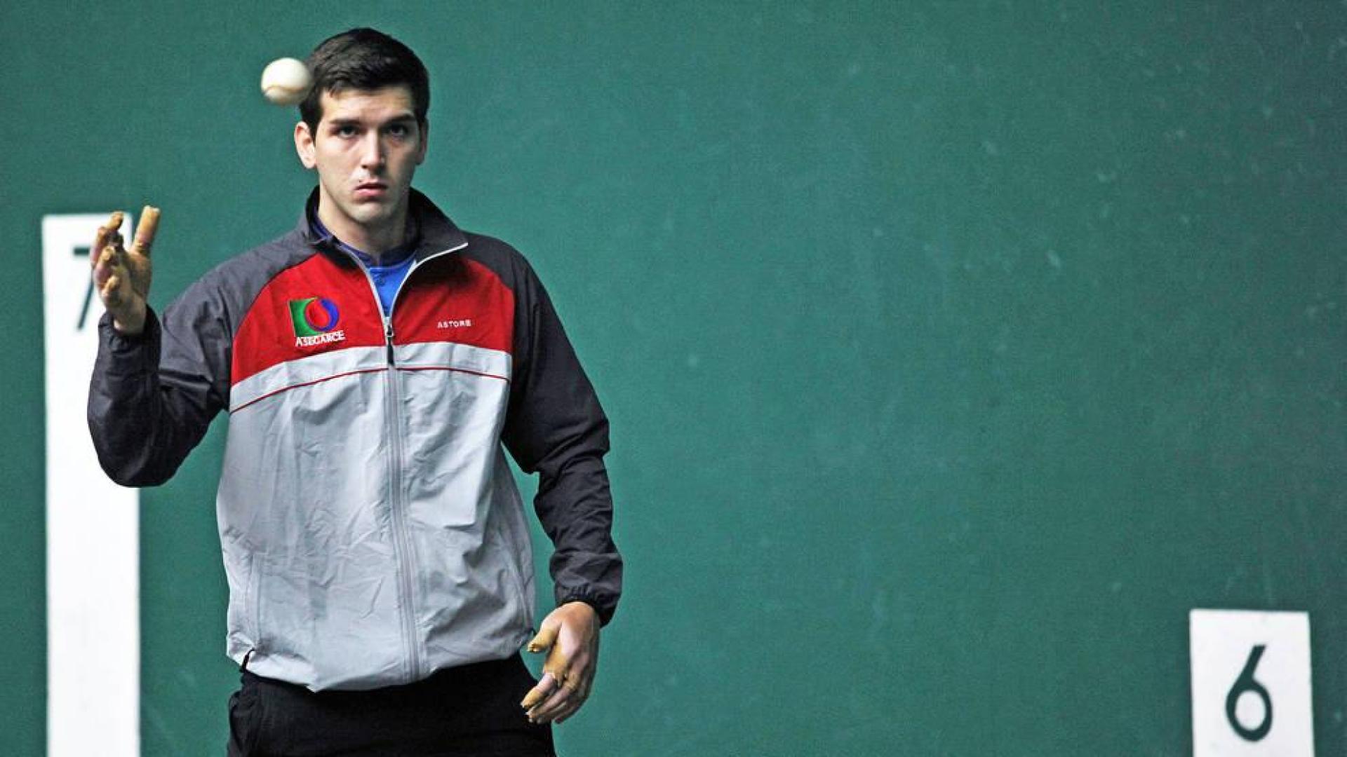 Ladis Galarza da carpetazo a una paciente espera