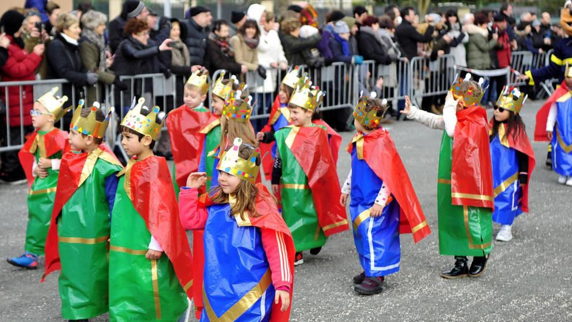 El color de un carnaval escolar vistió el 'viernes flaco' de Tafalla