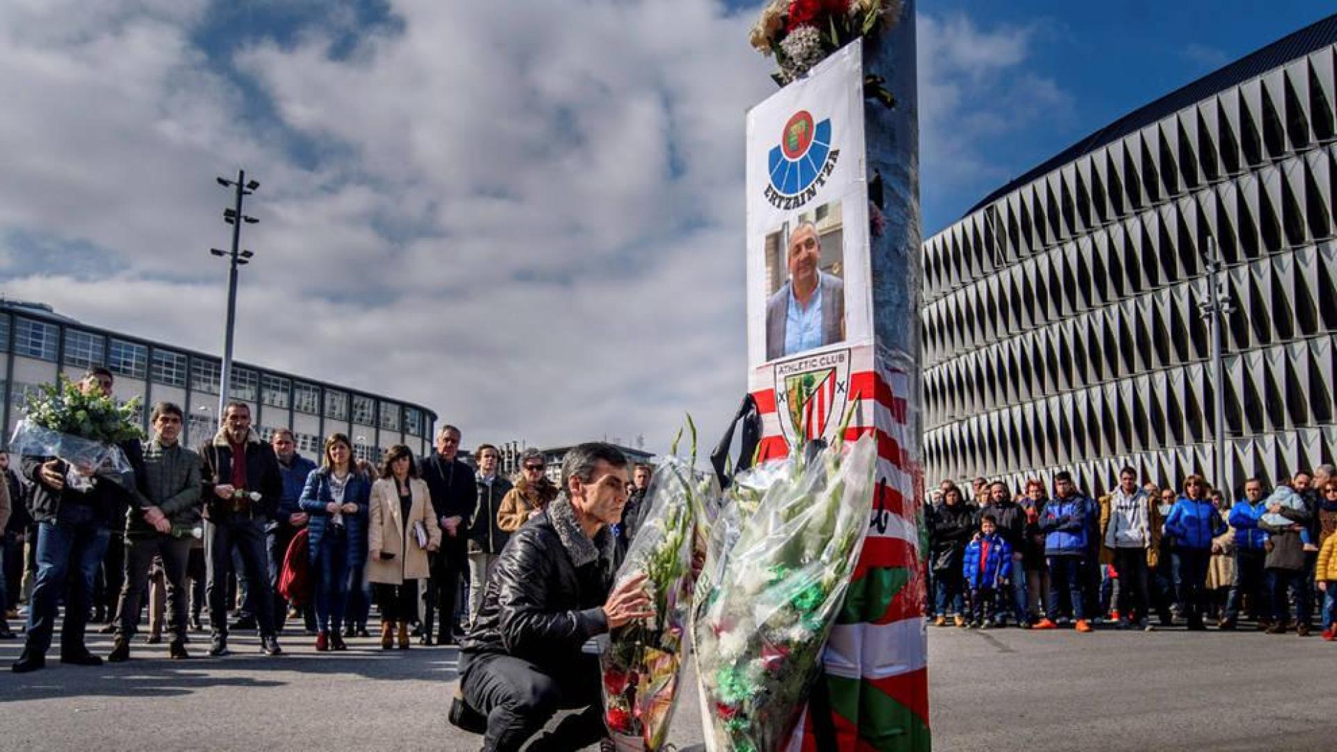 Compañeros de ertzaina Inocencio Alonso le homenajean en el lugar donde murió