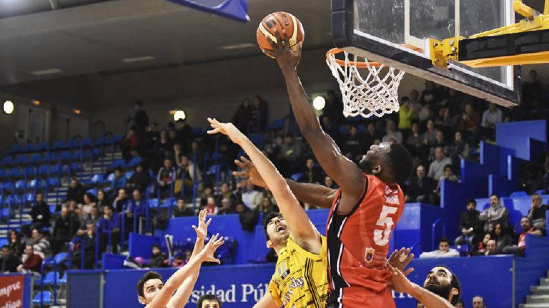 El Basket Navarra sufre una abultada derrota contra el Cambados
