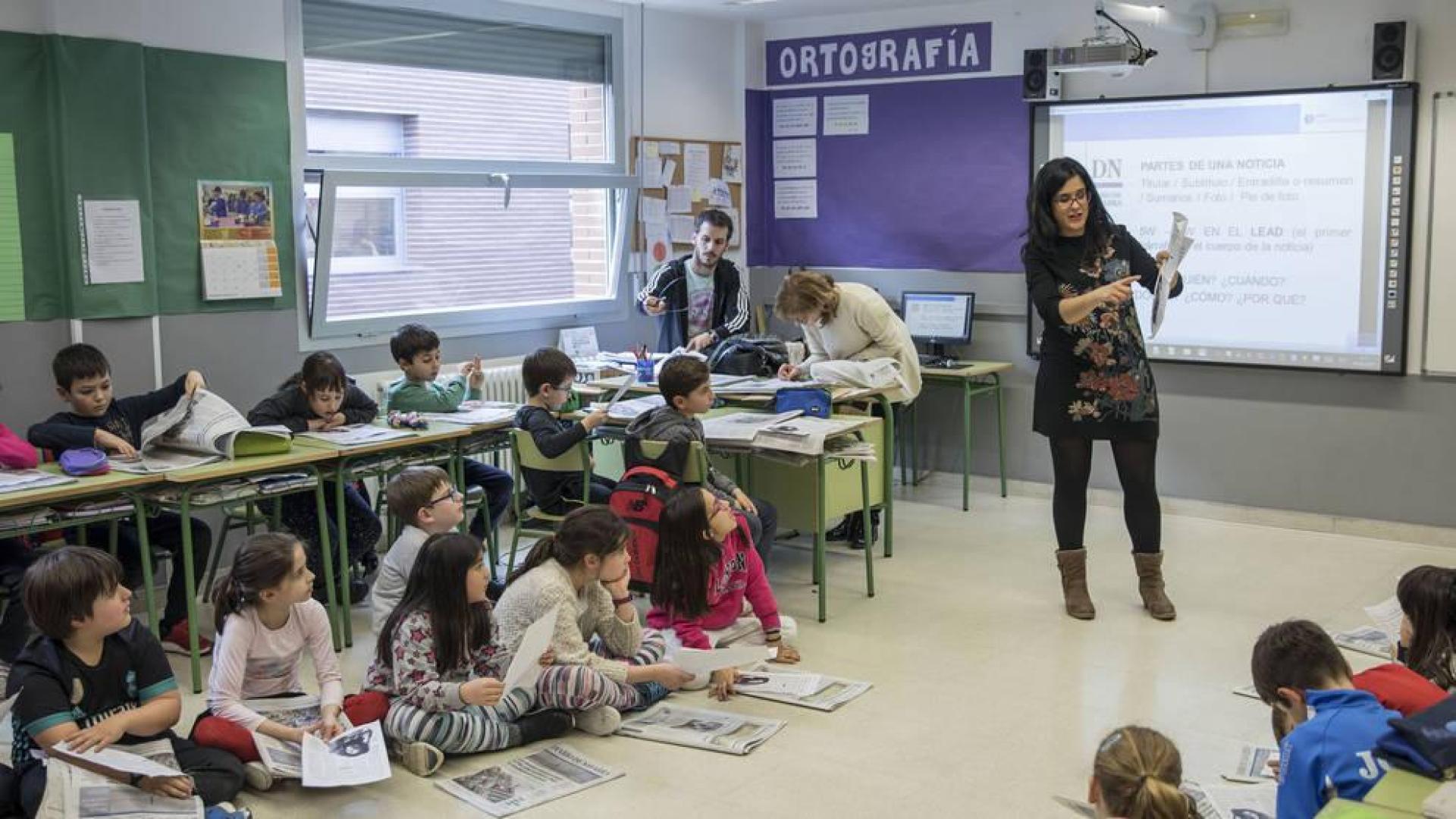 Profesionales de Diario de Navarra imparten un taller en el colegio Catalina de Foix