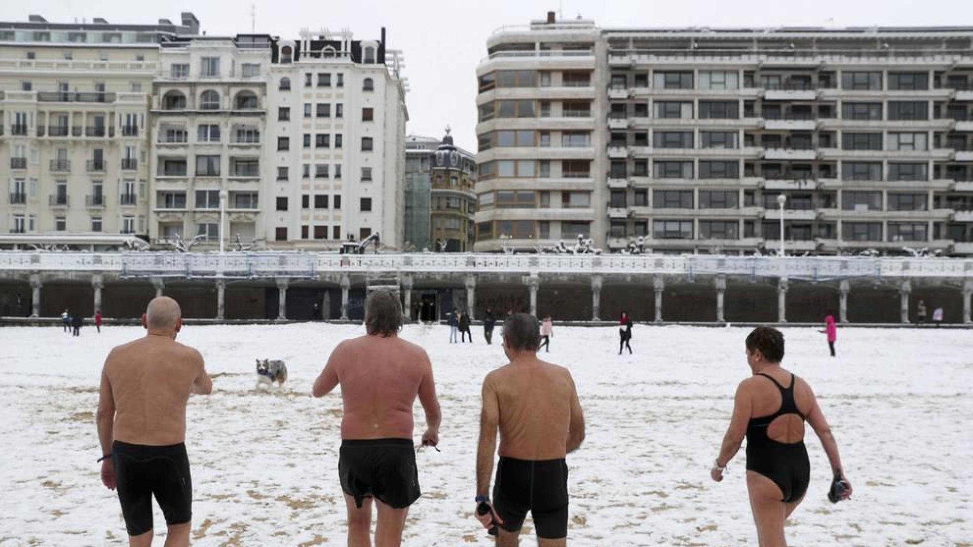 El temporal de nieve deja estampas históricas en el norte de España
