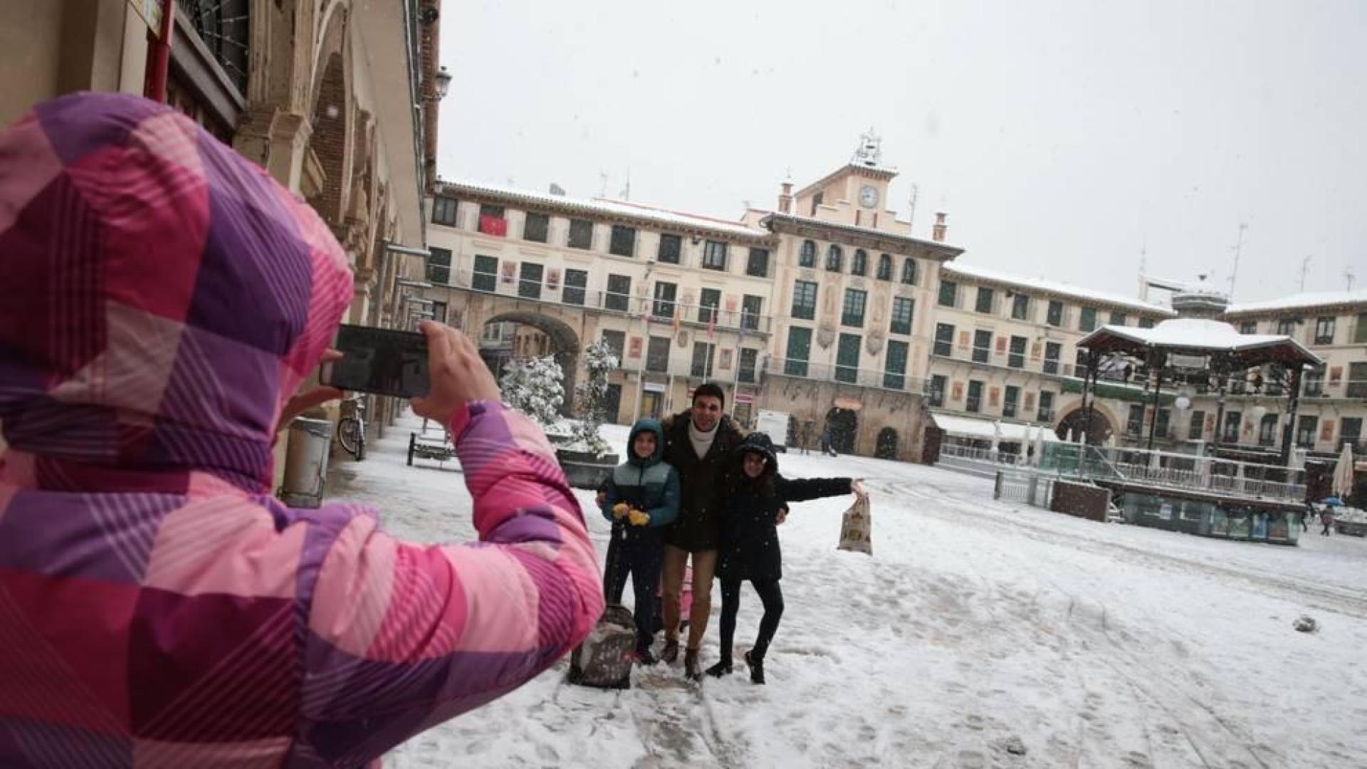 Imágenes de la nieve que ha llegado ala Ribera de Navarra este 27 de febrero de 2018