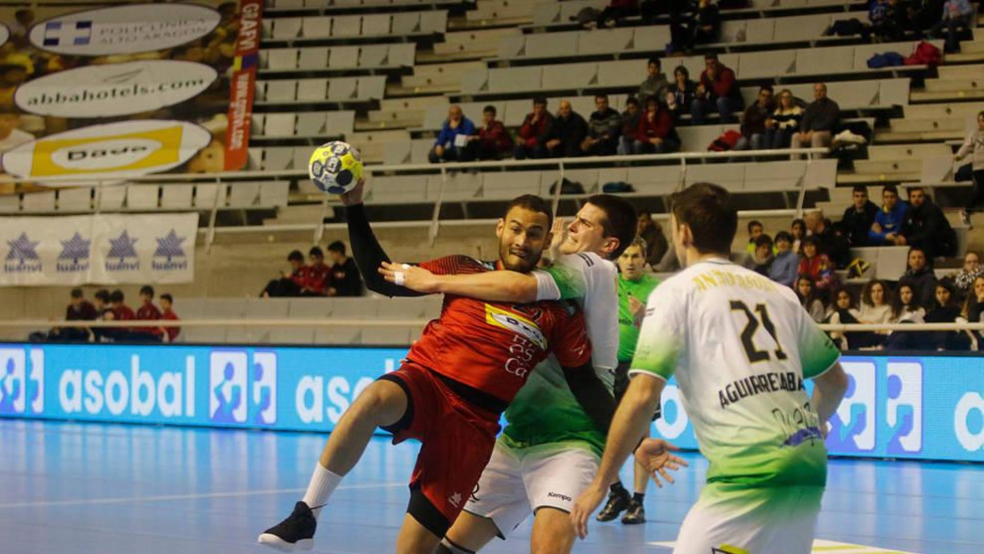 El Helvetia cae frente a un sólido Huesca y un eficaz Jorge Gómez
