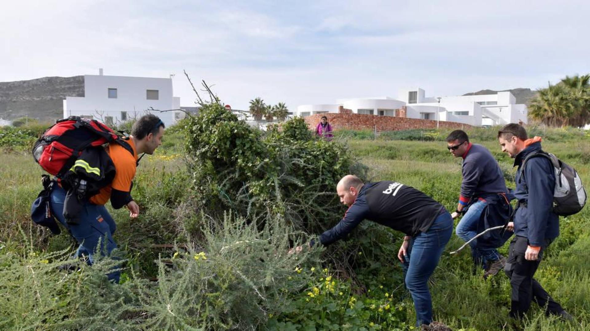 Investigan el hallazgo de una prenda de ropa en la búsqueda del niño desaparecido en Níjar