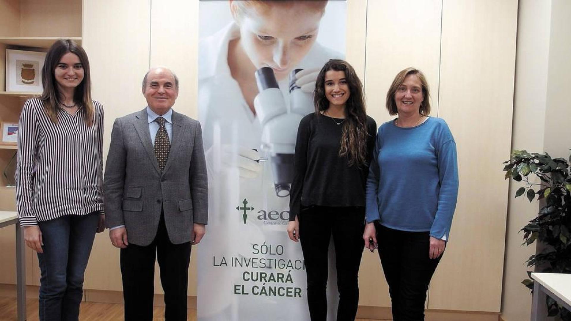 La Asociación contra el Cáncer concede dos becas de investigación