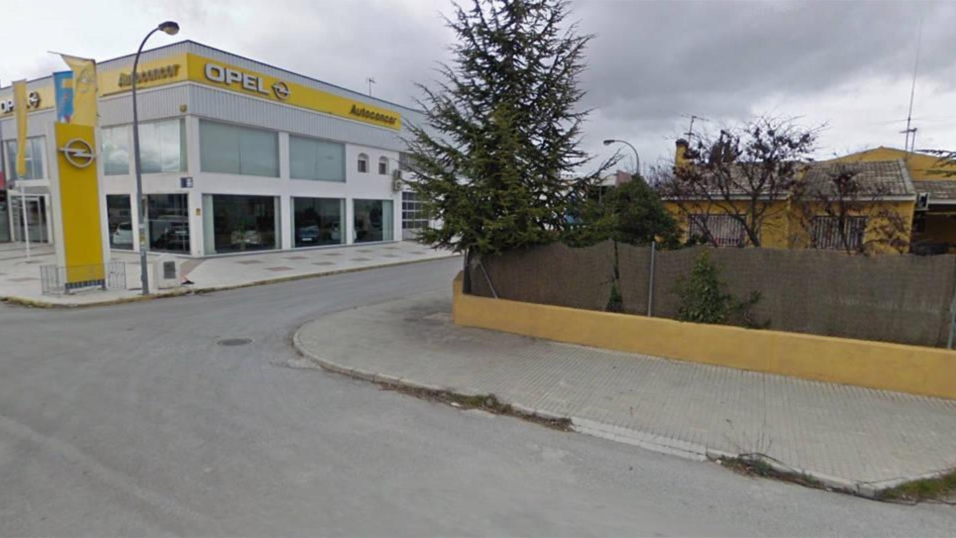 Investigan el hallazgo de un cadáver encontrado en un concesionario de Granada