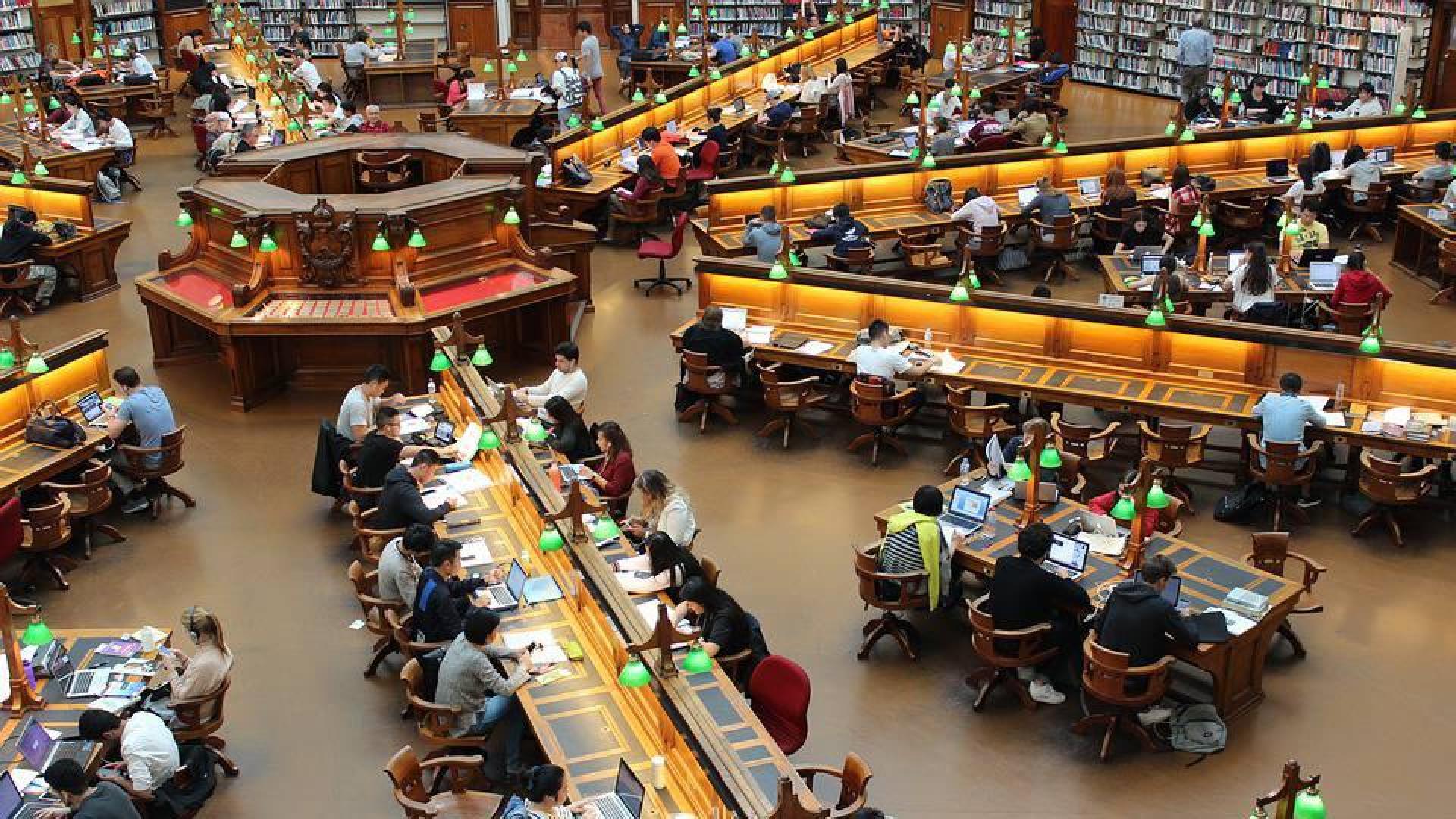 Baleares y Canarias son las comunidades con más mujeres en la universidad