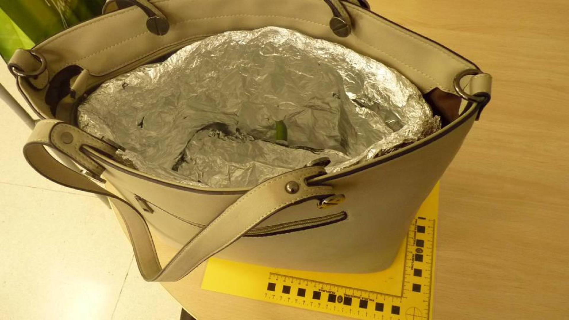 Detenidas dos mujeres por robar perfumes con un valor de 1.000 € en Pamplona