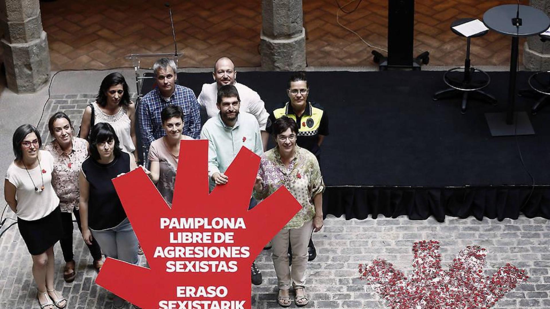 Una mano roja contra las agresiones sexistas llenará las calles en San Fermín