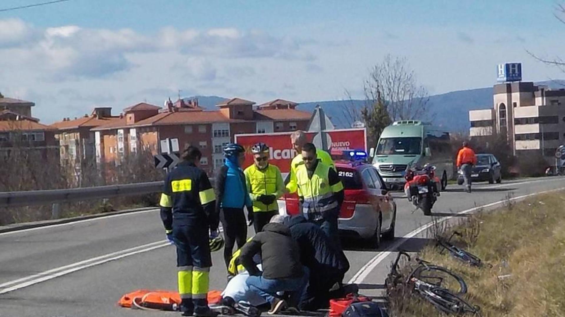 Herido grave un ciclista en la curva de Arre