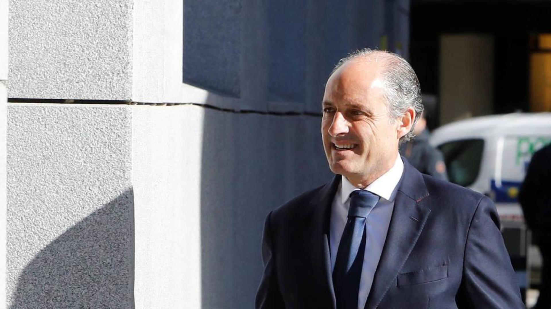 Camps dice que "es absurdo" que él y Cotino ordenasen financiación irregular