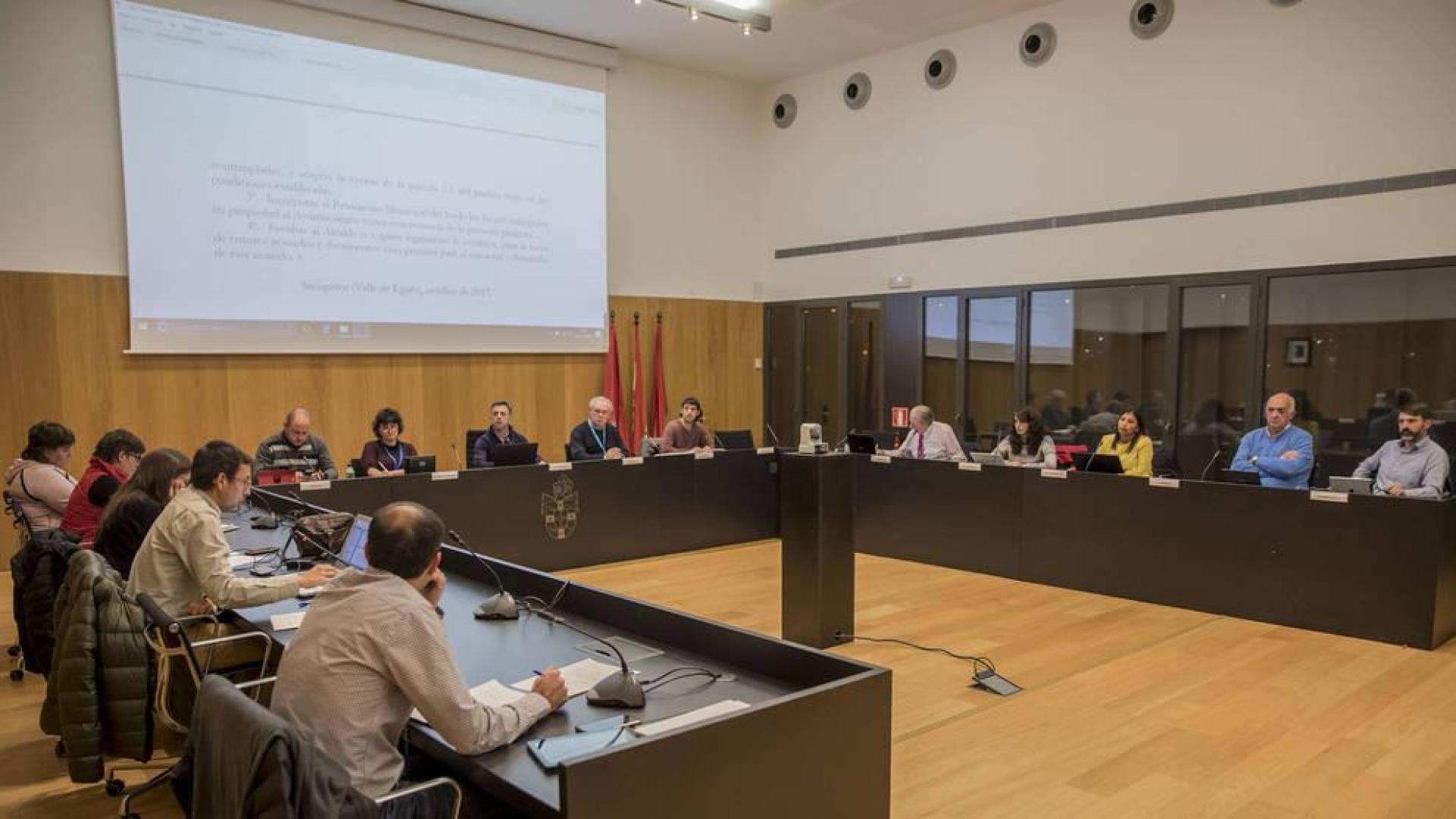 Continúa la división en Egüés por la gestión del nuevo alumbrado público