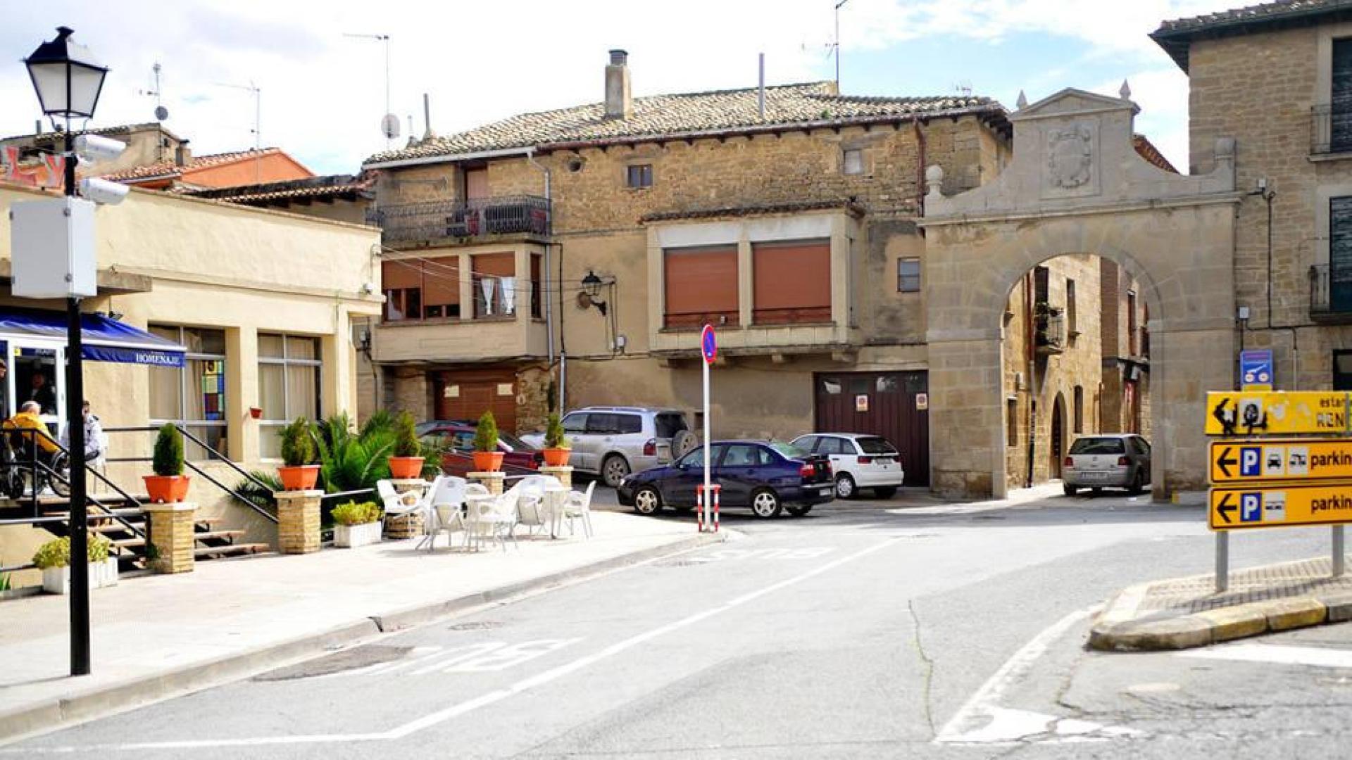 Olite empieza a controlar el acceso de los vehículos al casco antiguo