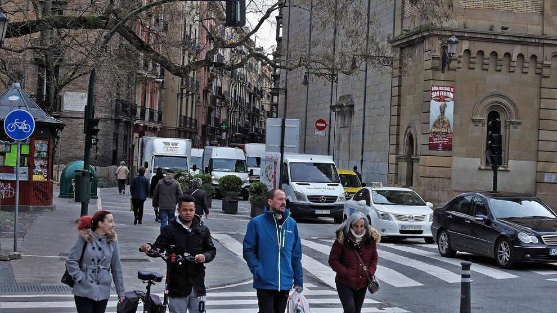 La lluvia retrasa el pintado de la nueva zona verde en el parque del Runa y Antoniutti