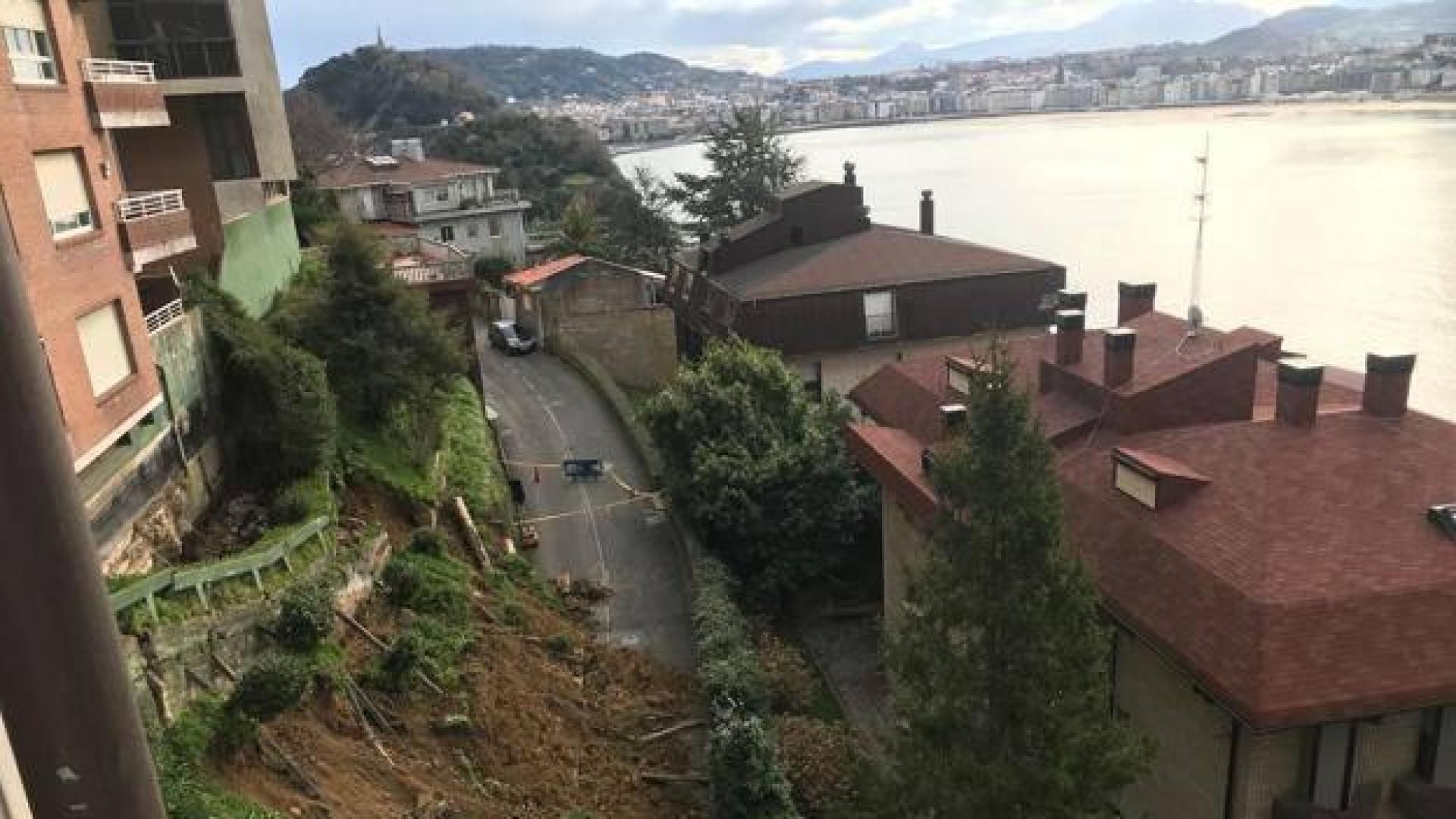 Tres personas rescatadas, familias desalojadas y calles anegadas por temporal