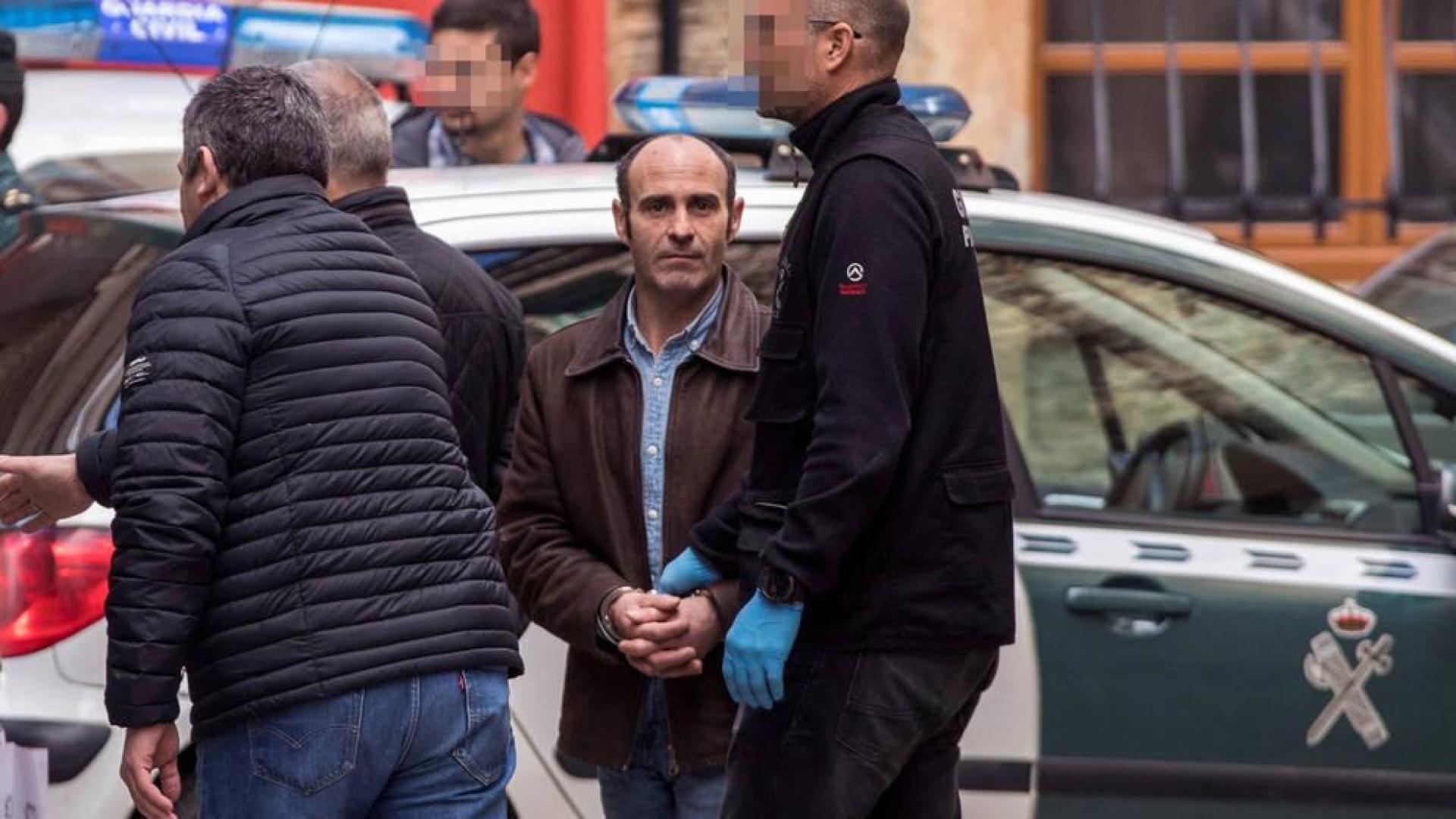 Recaban muestras en las viviendas del detenido por el asesinato de Navia