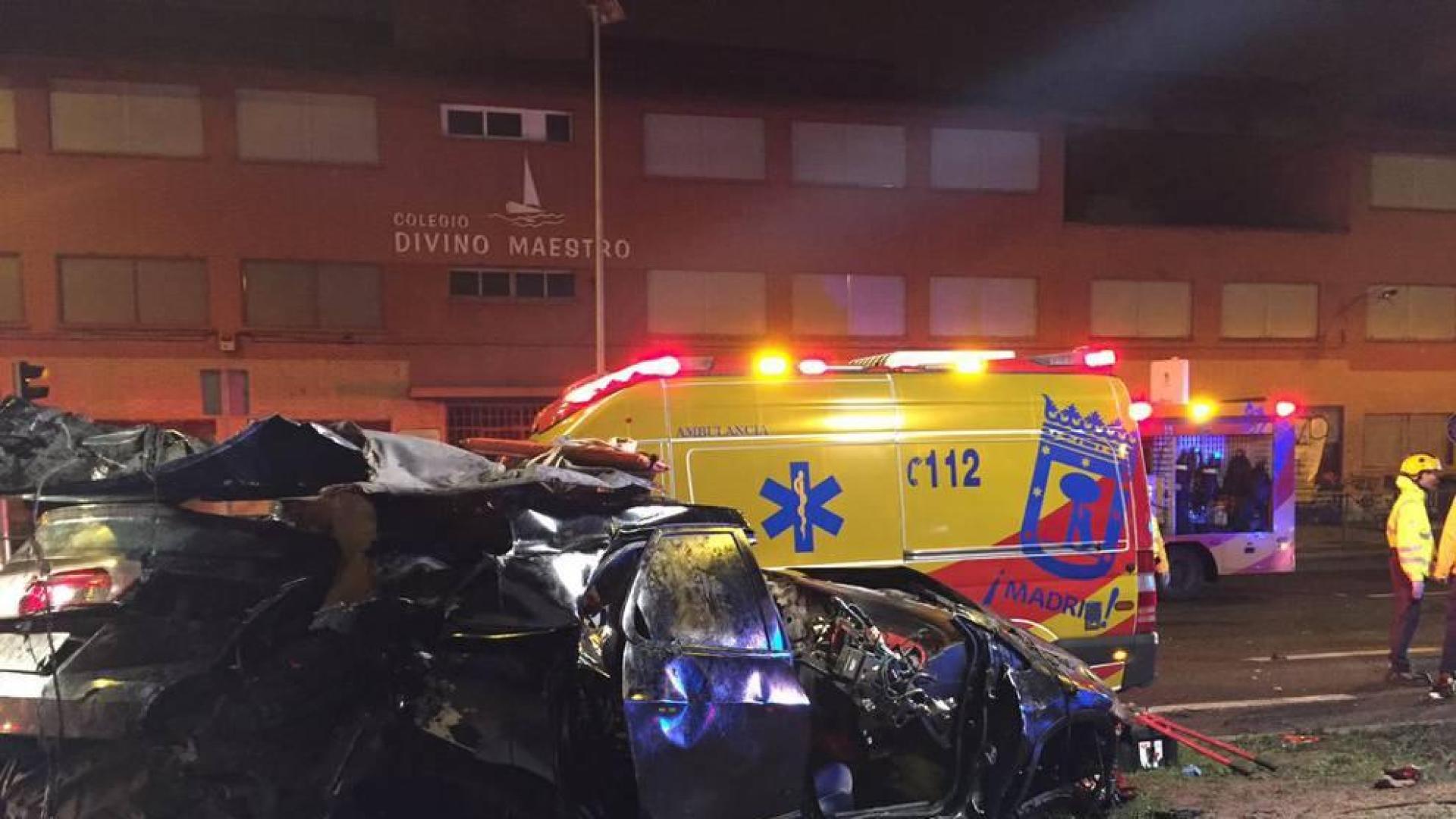 Dos jóvenes muertos y cuatro heridos al estrellarse un turismo en Madrid