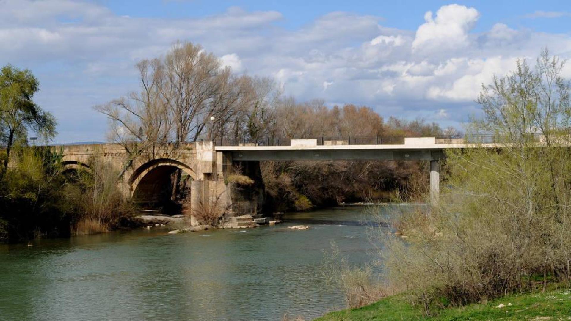 El río Aragón registra una notable crecida cuya punta llegará hoy a Caparroso