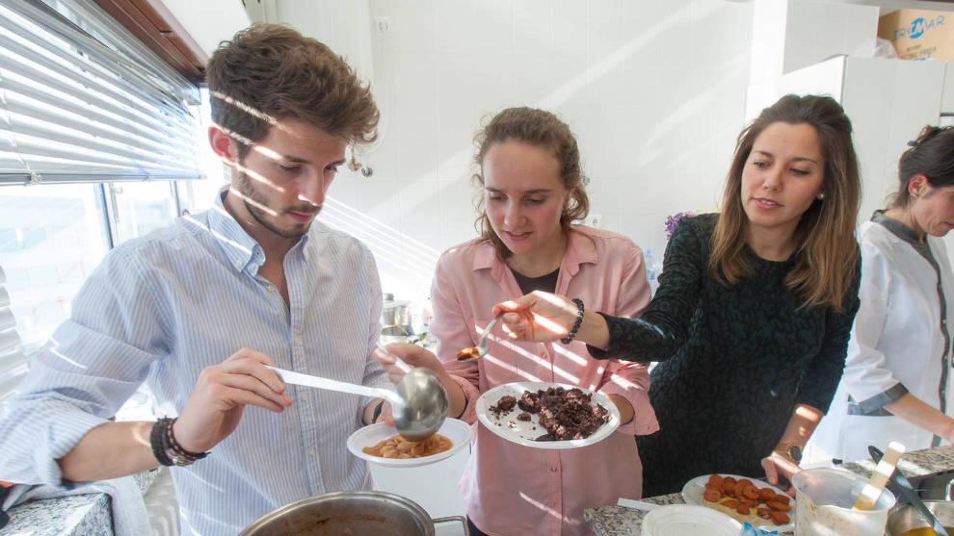 Hoy cocino yo: los buenos hábitos de vida entre los universitarios