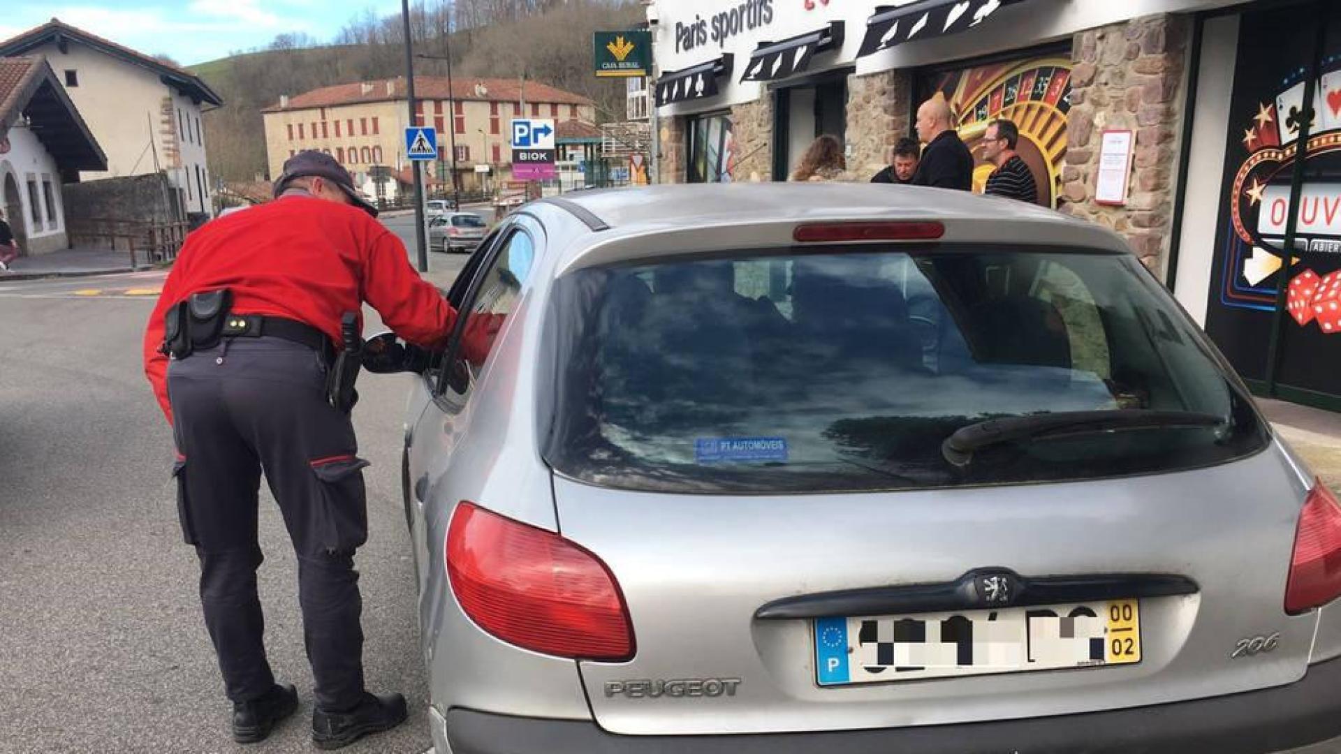 Triplica la tasa de alcohol cuando conducía con su hijo y su pareja en Urdax