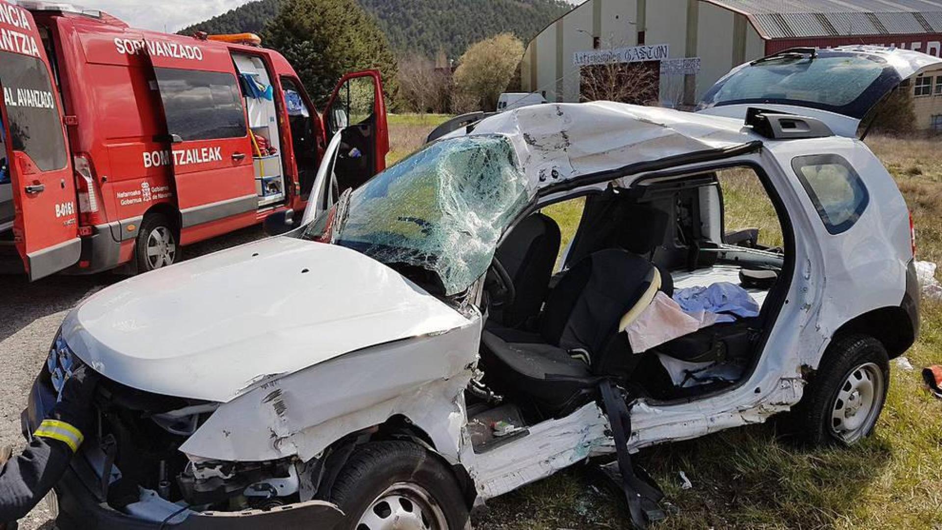 Un herido grave al chocar un camión y un todoterreno en Sarasa