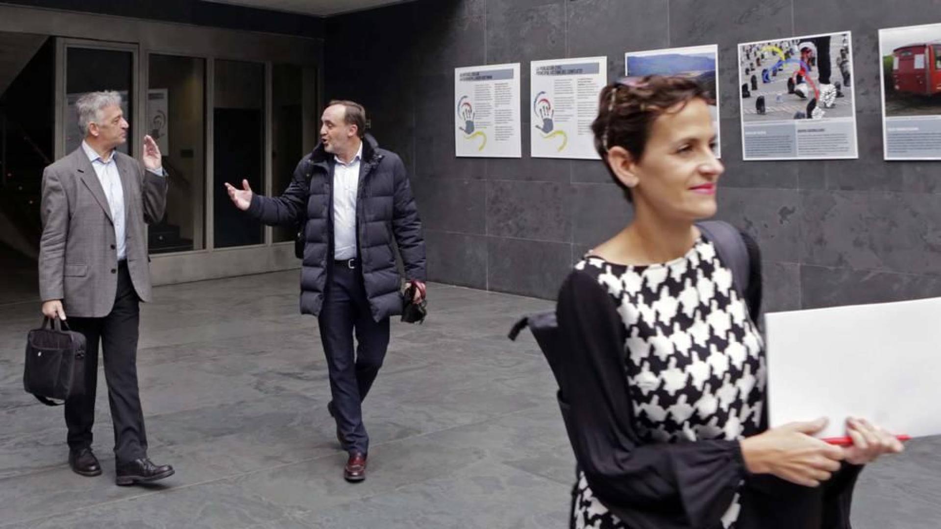 Esparza: “No se puede poner flores a las víctimas de ETA y a la vez recibir a etarras”