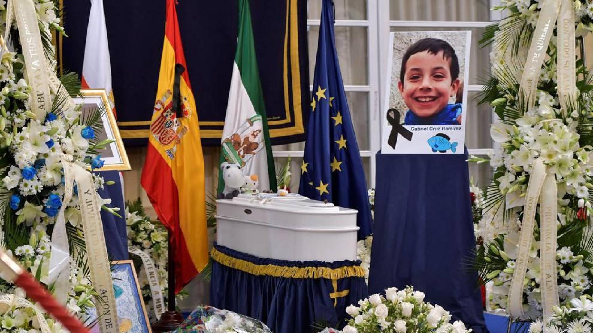 Imágenes de las visitas al lugar donde se ha instalado, en el Palacio Provincial de la Diputación de Almería.