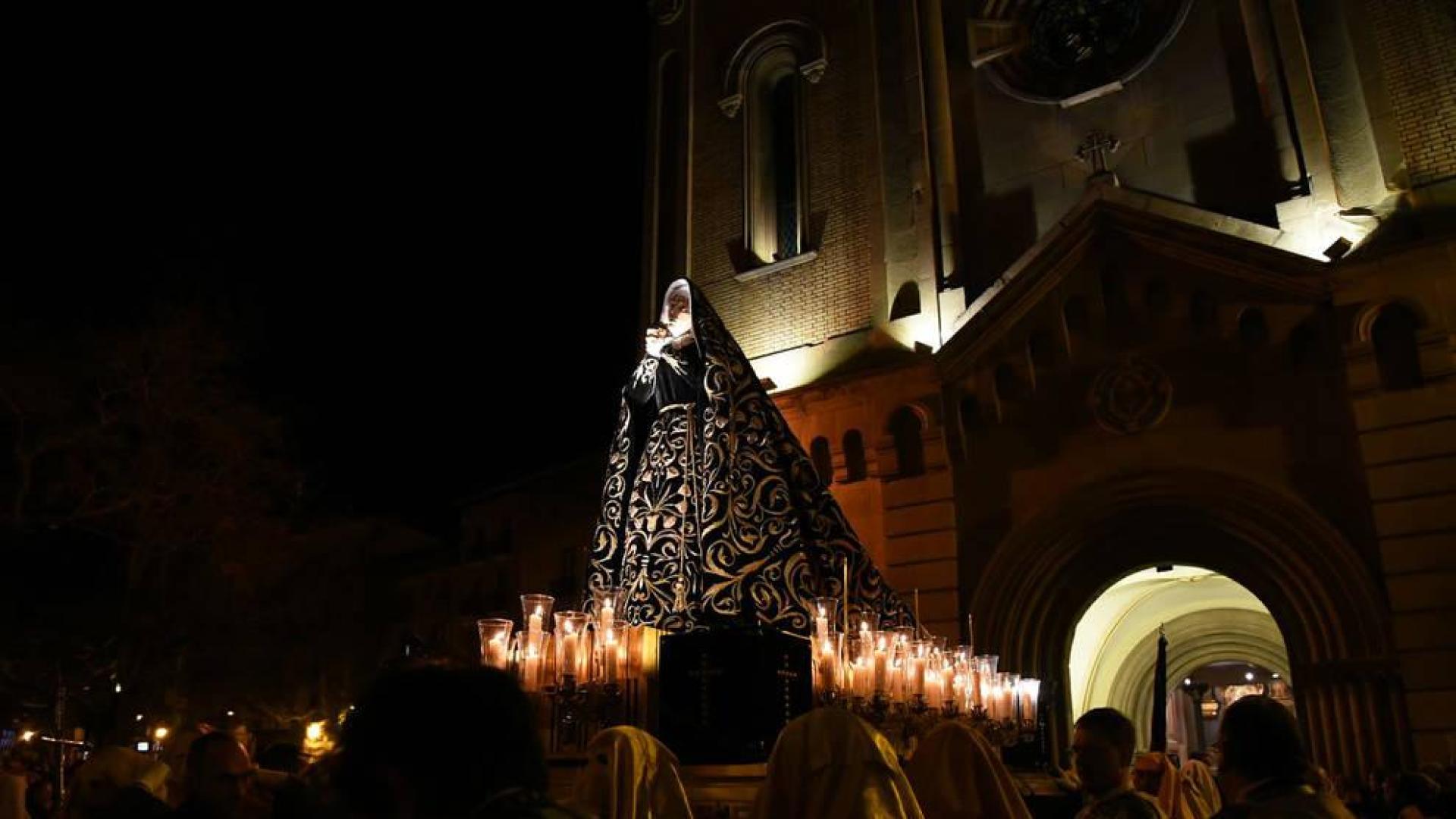 La Dolorosa ya descansa en la Catedral de Pamplona