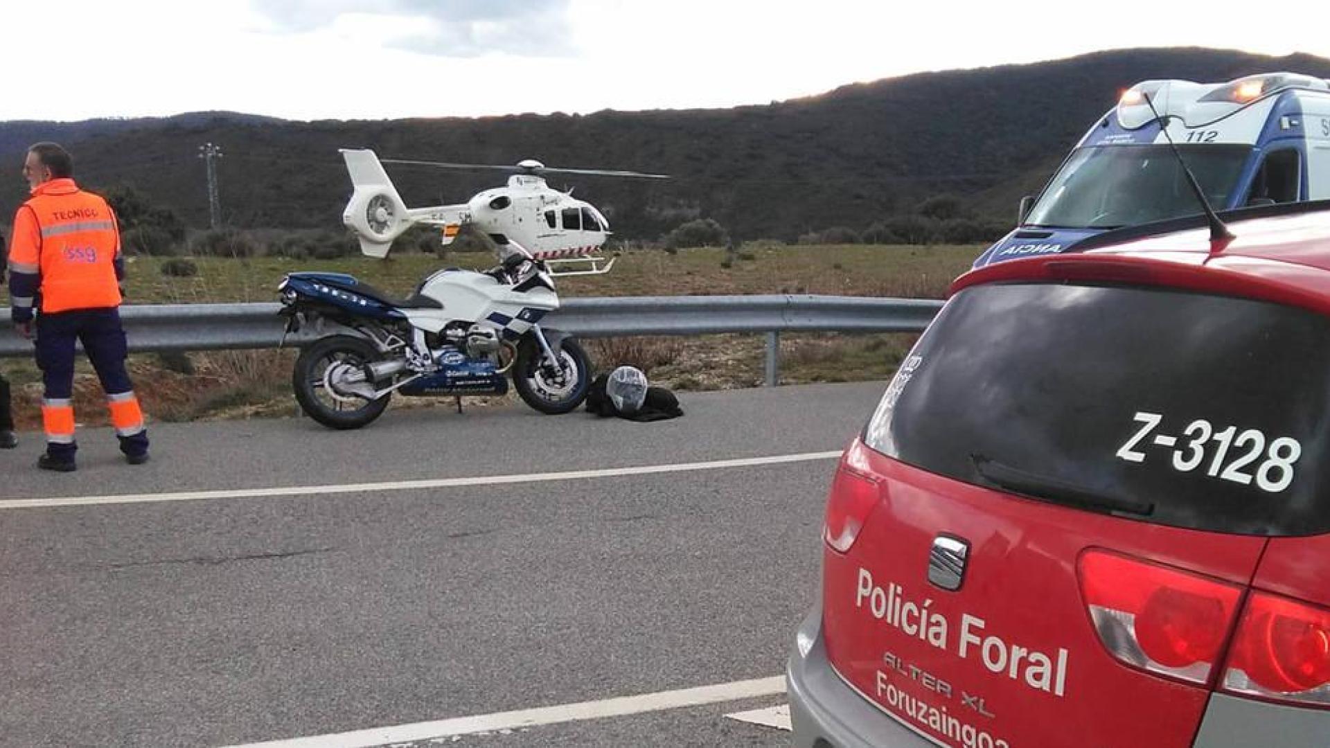 Herido un motorista tras caer por un terraplén de 4 metros en Yesa